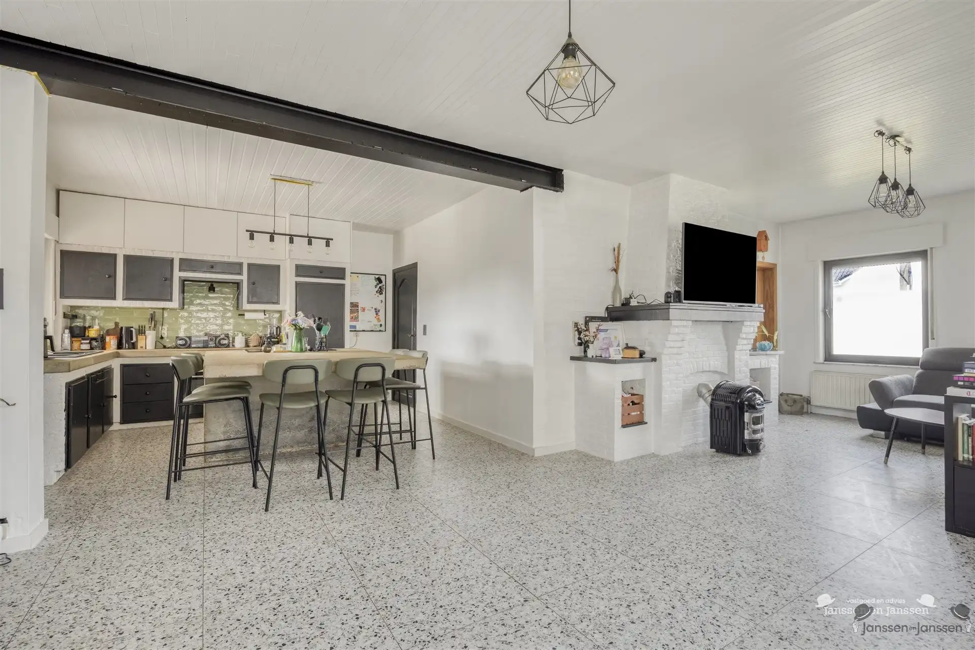 Rustig gelegen bungalow met grote tuin foto 6