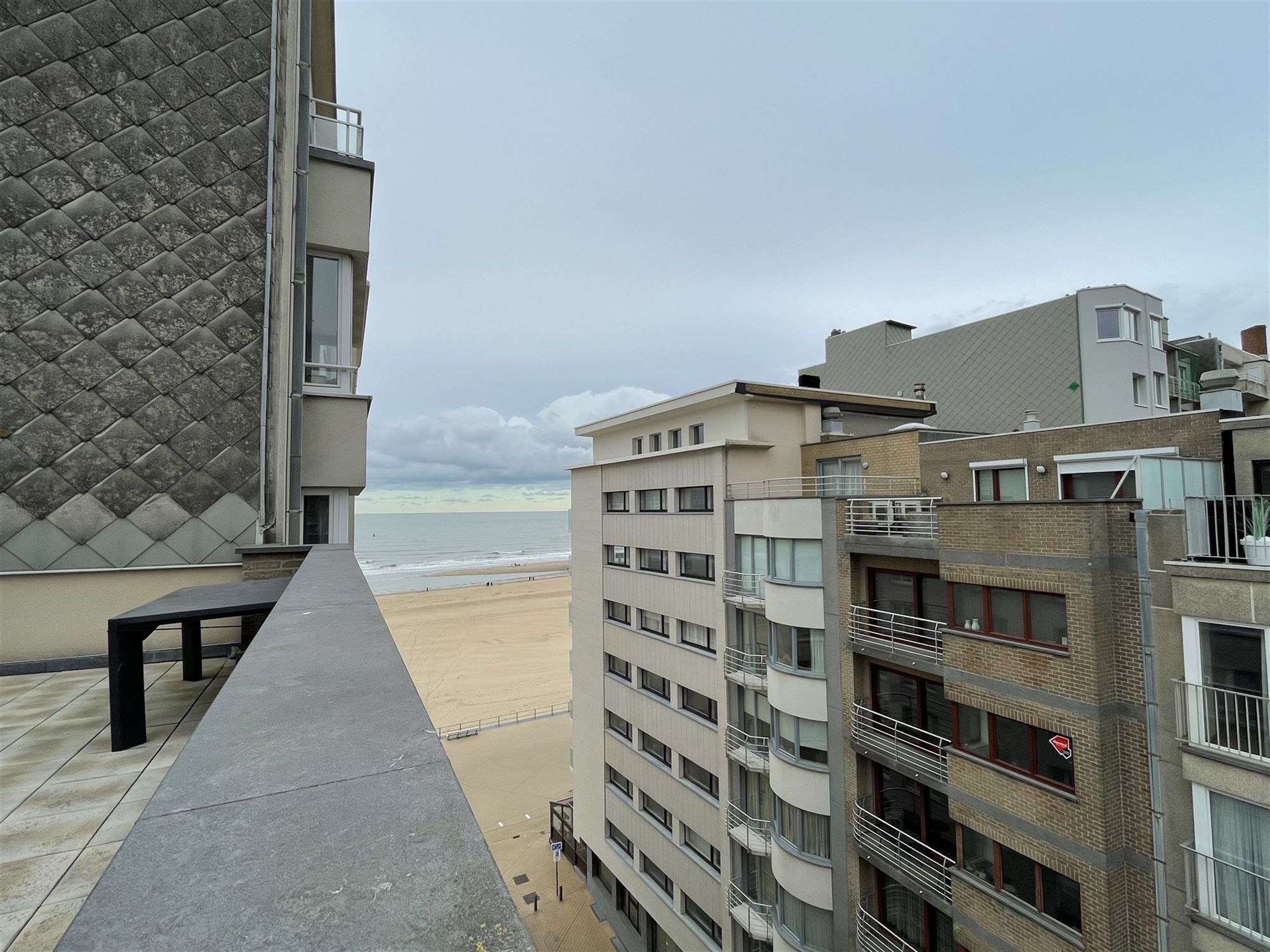 Gemeubeld dakappartement met 2 slaapkamers en ruim terras foto 14