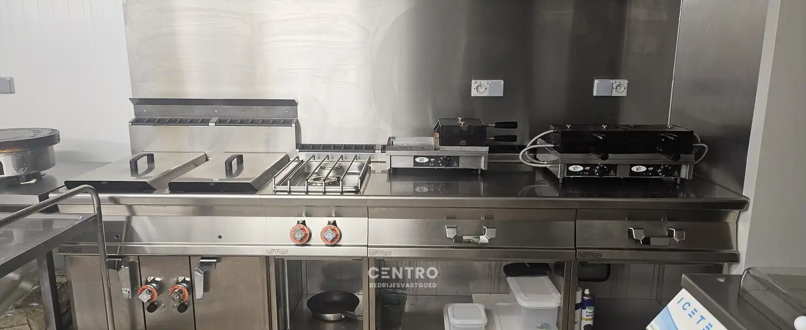 Instapklare HORECA-ZAAK met WOONST (3 slpkms) te huur in Oudenburg. Op hoekligging! foto 8