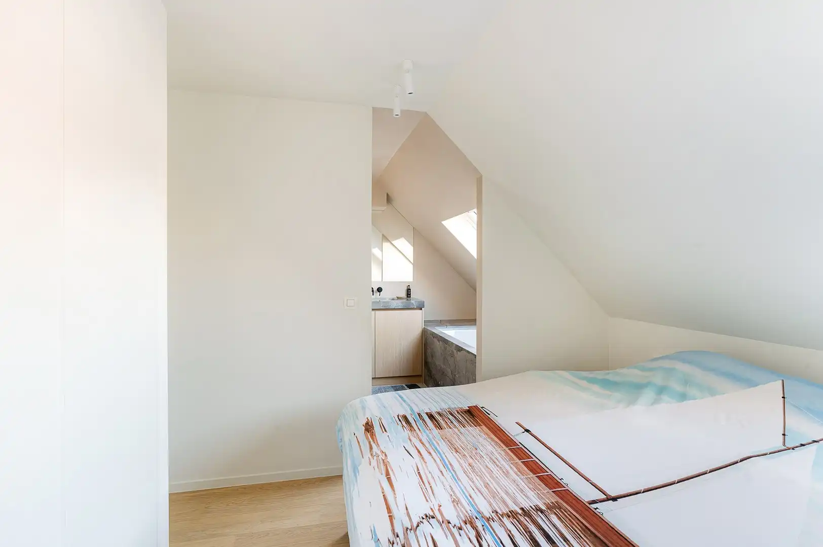Luxueus gerenoveerd duplexappartement met drie slaapkamers. foto 21