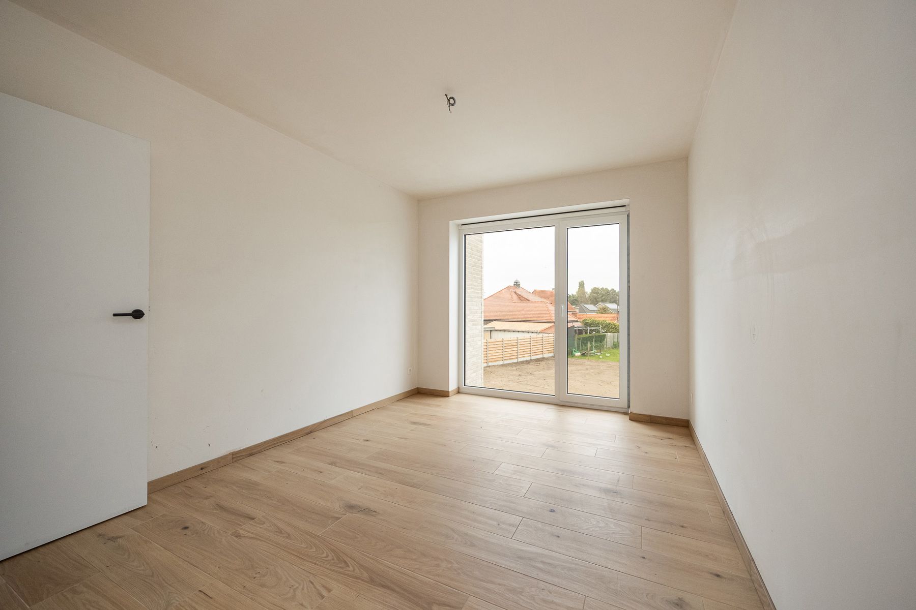 Woning met 3 slaapkamers en fietsenberging/carport op perceel van ca 367m² foto 12