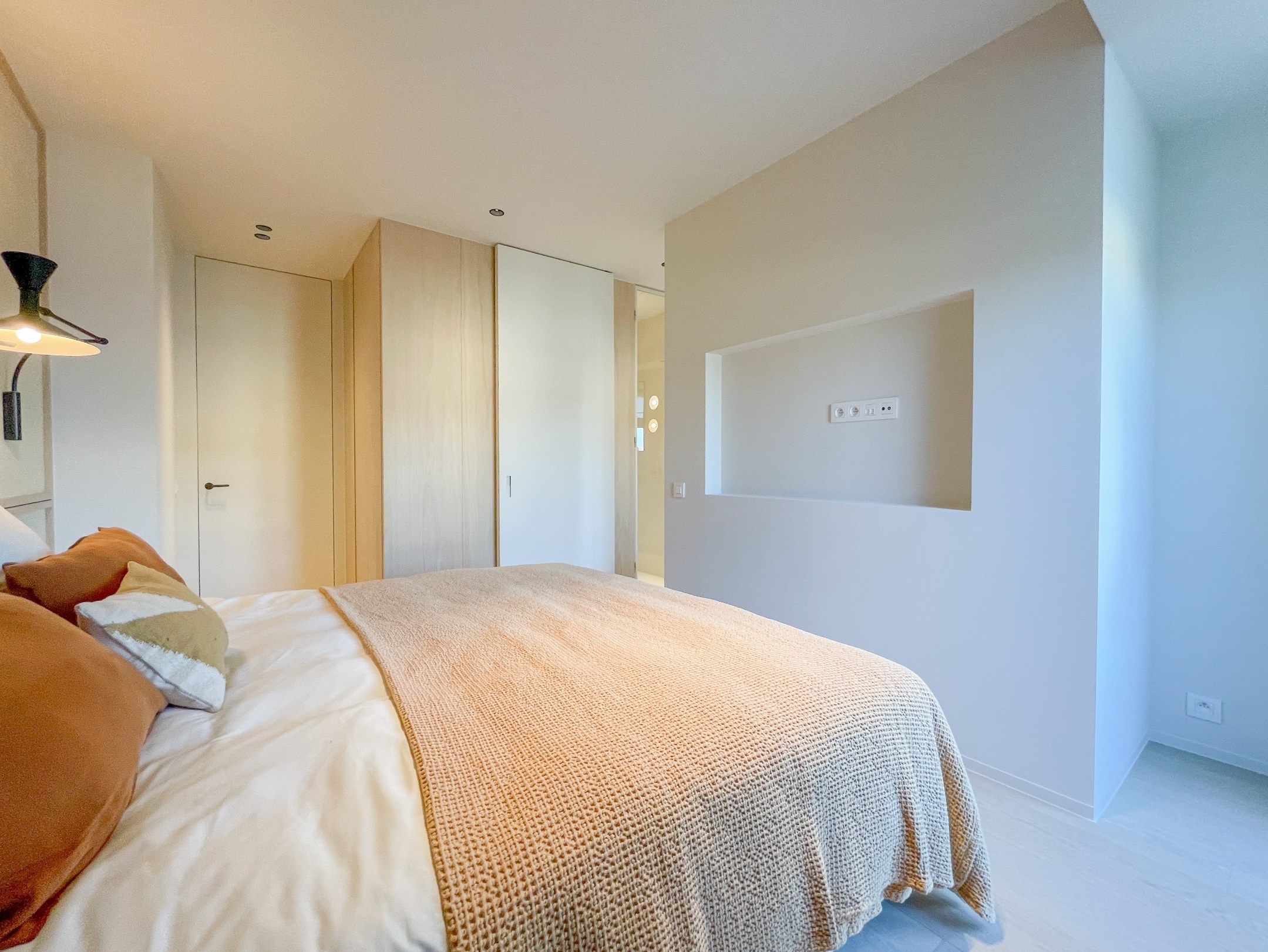 Uniek gelegen hoekappartement met ruime terrassen gelegen op de Wandeldijk in het Zoute. foto 21