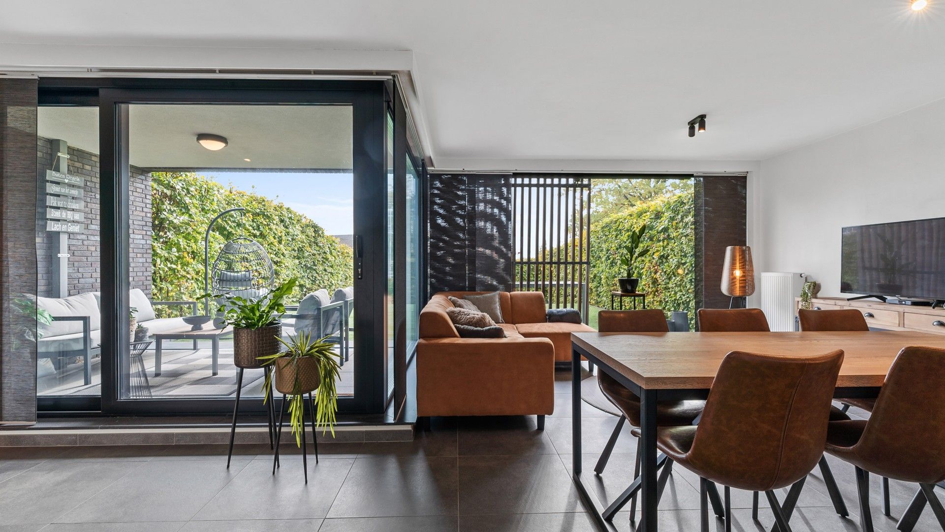 Gelijkvloers appartement met 2 slaapkamers, terras en tuin. Inclusief parking en kelderberging. foto 4