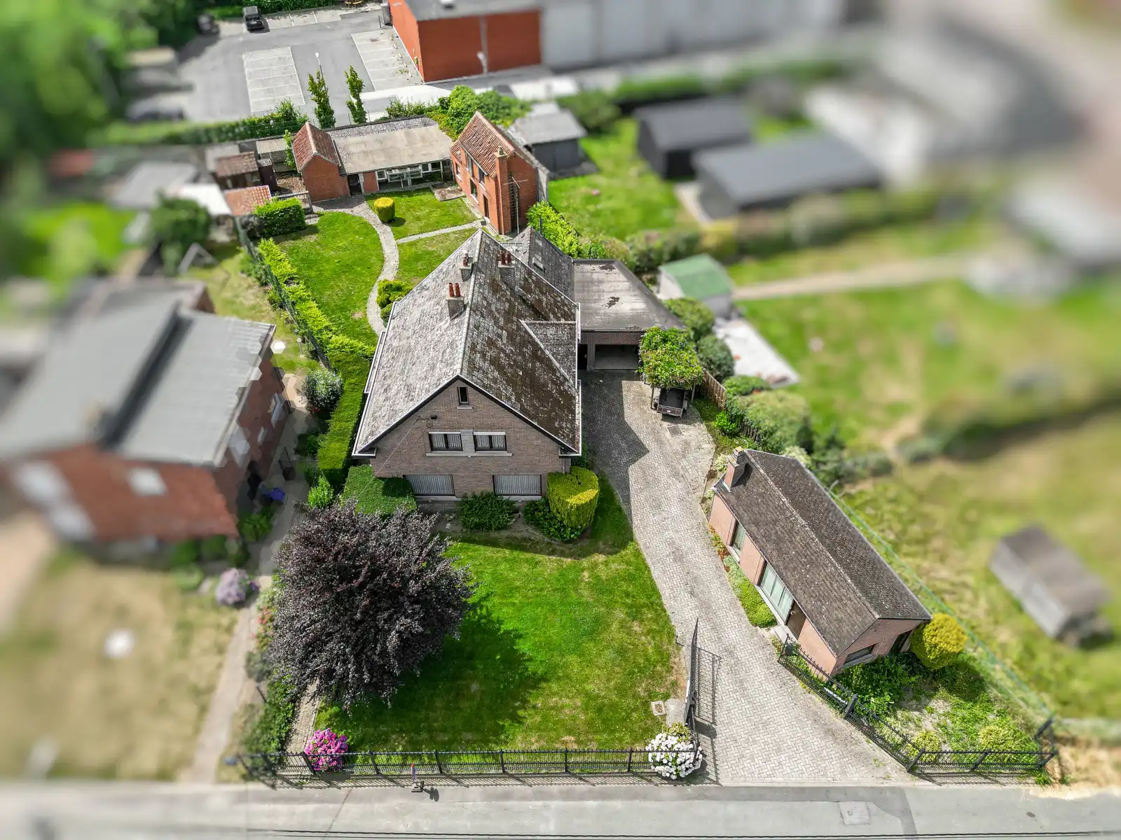 Te renoveren, vrijstaande woning op een perceel van 1070 m² foto 5