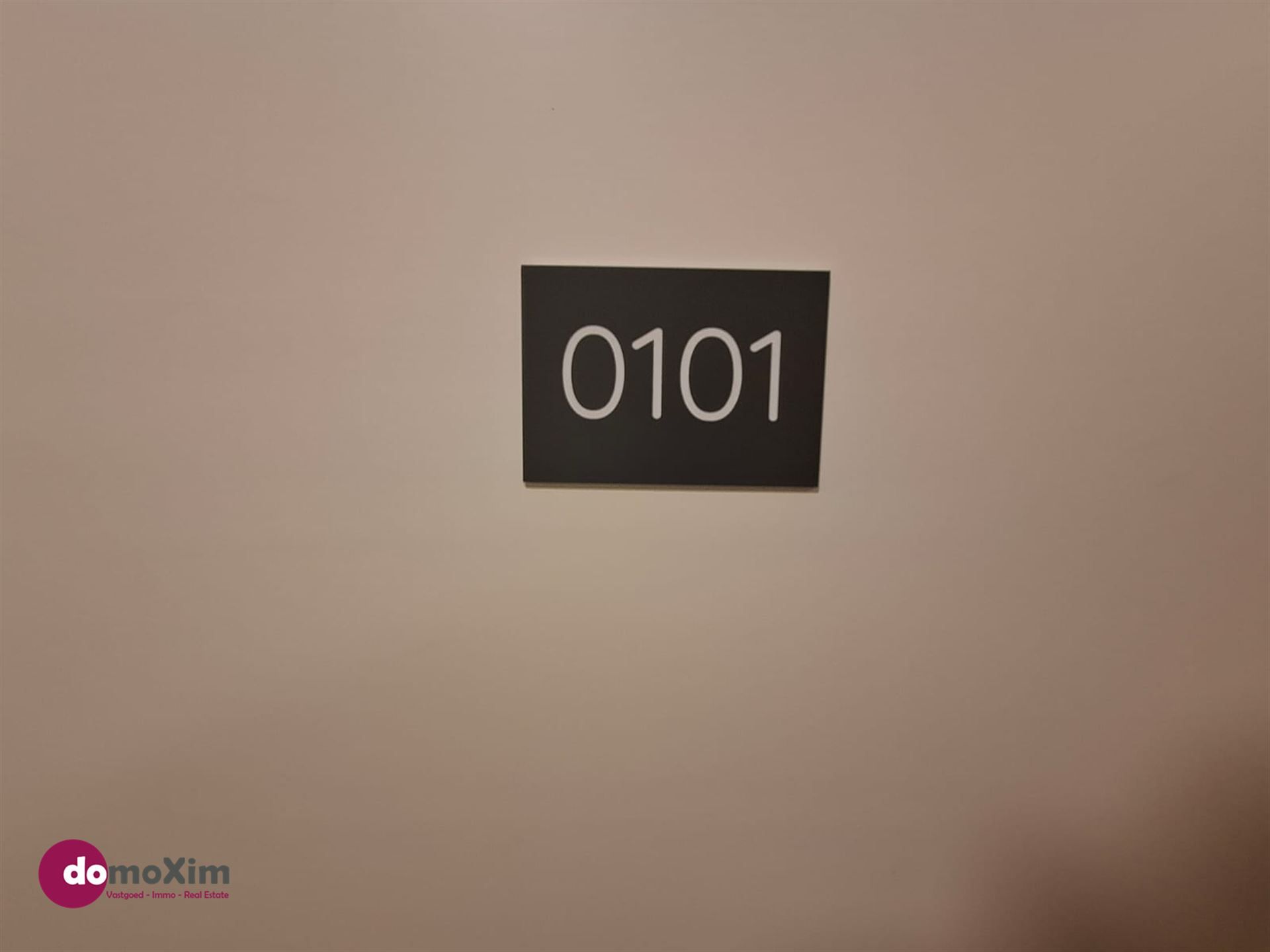 Gemeubelde studio mét airco in het bruisende hart van Leuven! foto 20