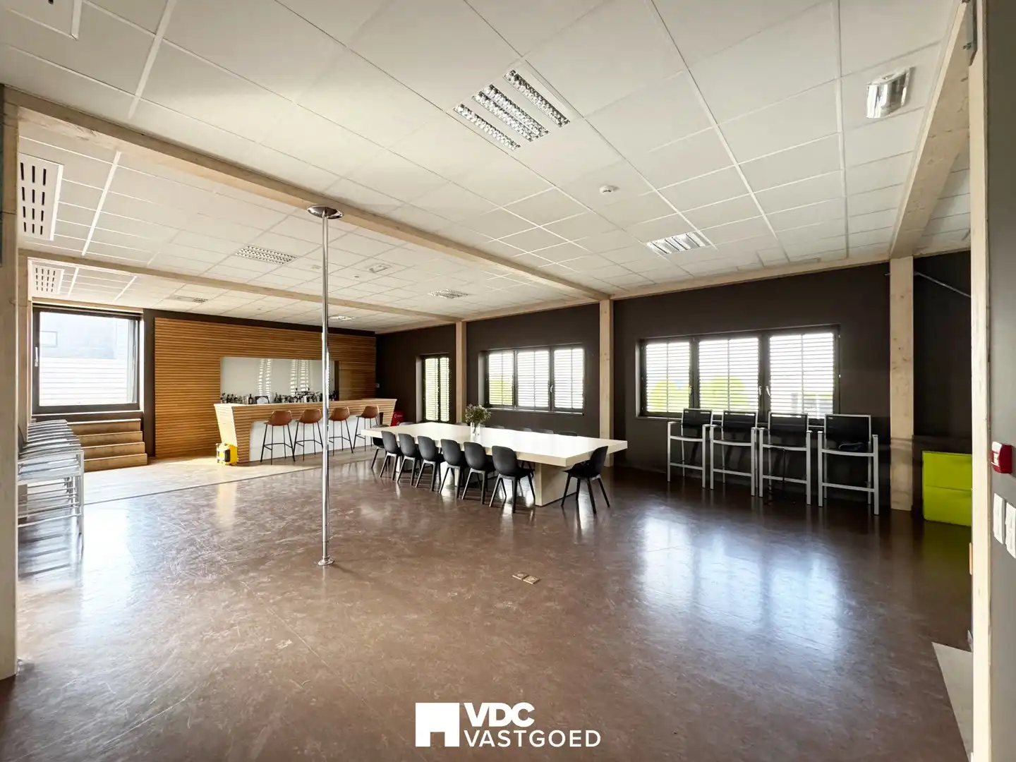 Representatief bedrijfscomplex met kantoren, dubbele industriehal, vergaderfaciliteiten, woongelegenheid en zonnepanelen foto 26