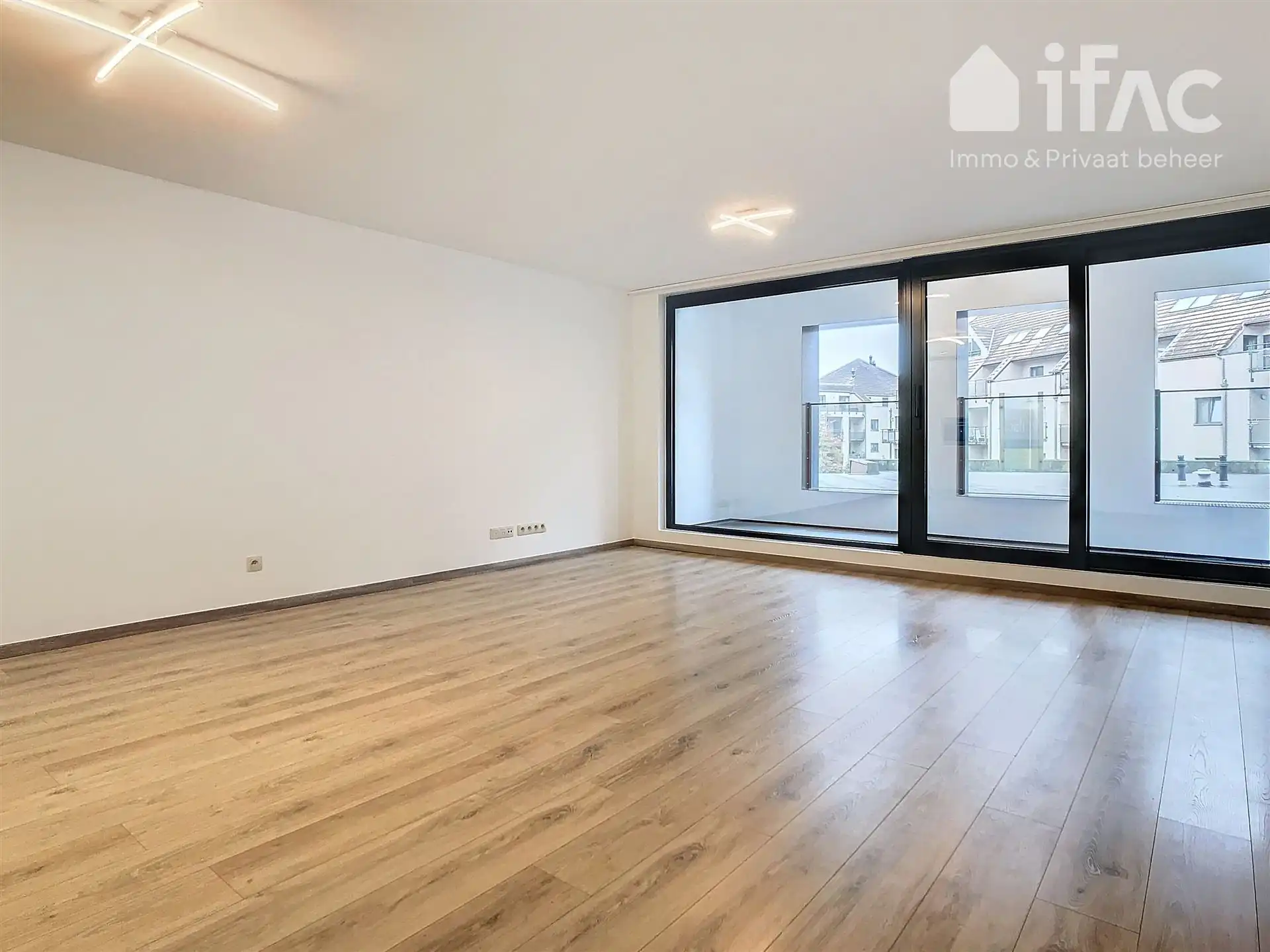 Lichtrijk en energiezuinig appartement met garage foto 2