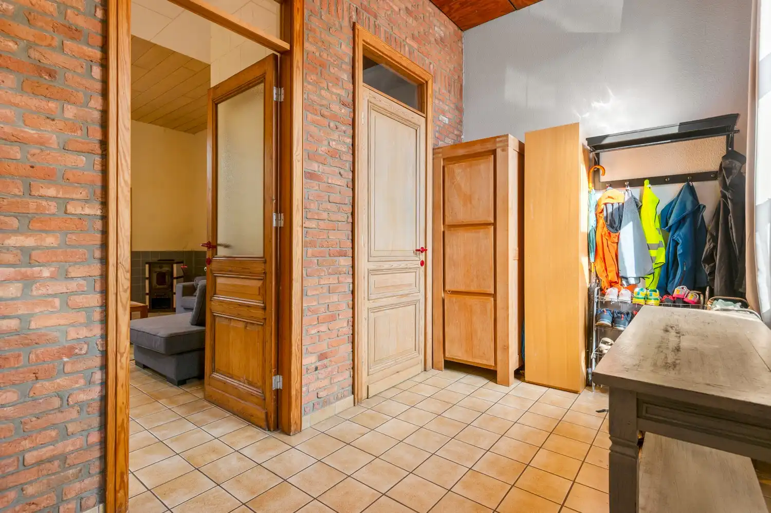 Super gezellige woning met prachtige ruime tuin en 3 slaapkamers te Hoevenen! foto 2