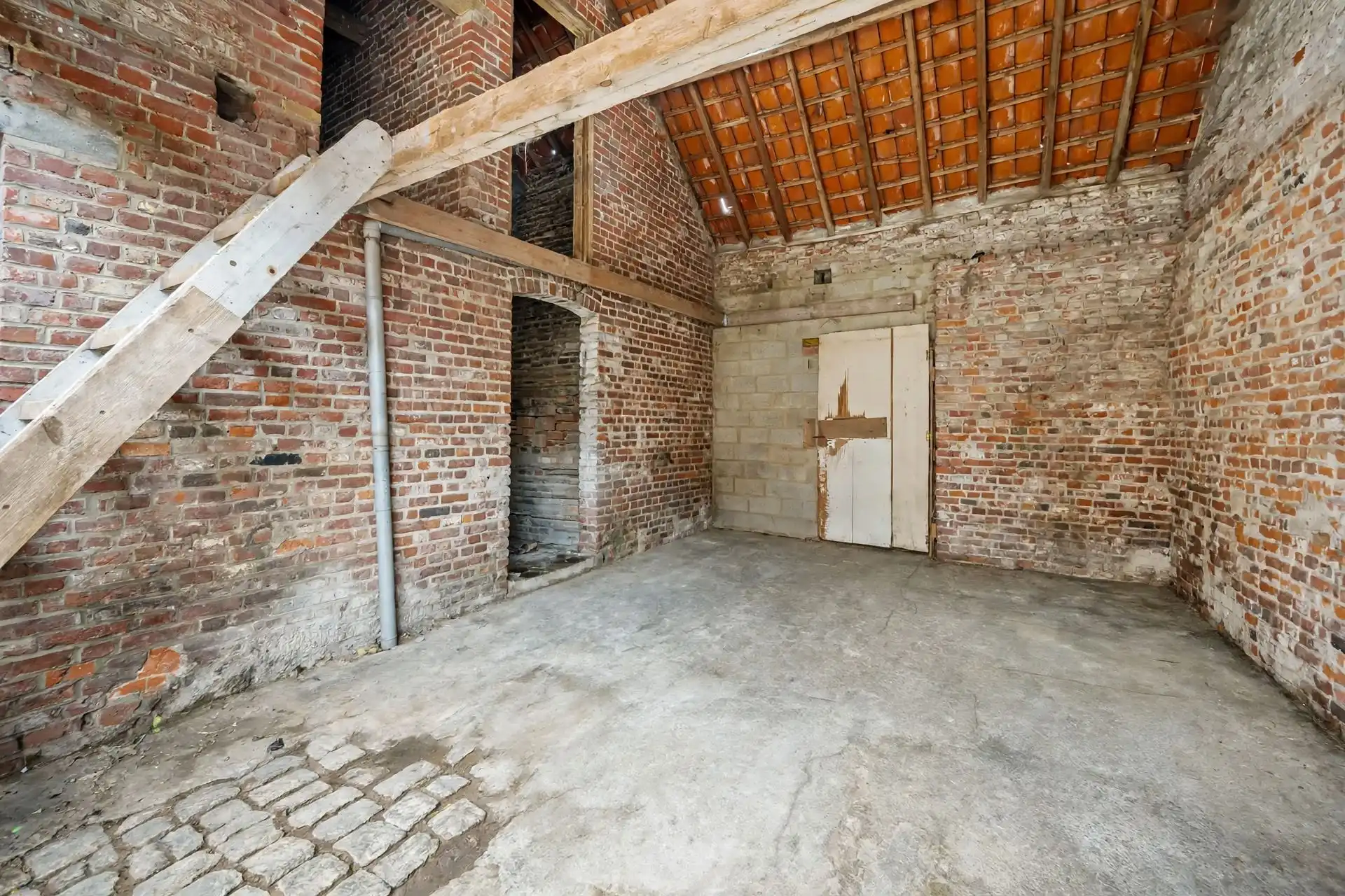 Grote woning met koer en 5 slk.  foto 19