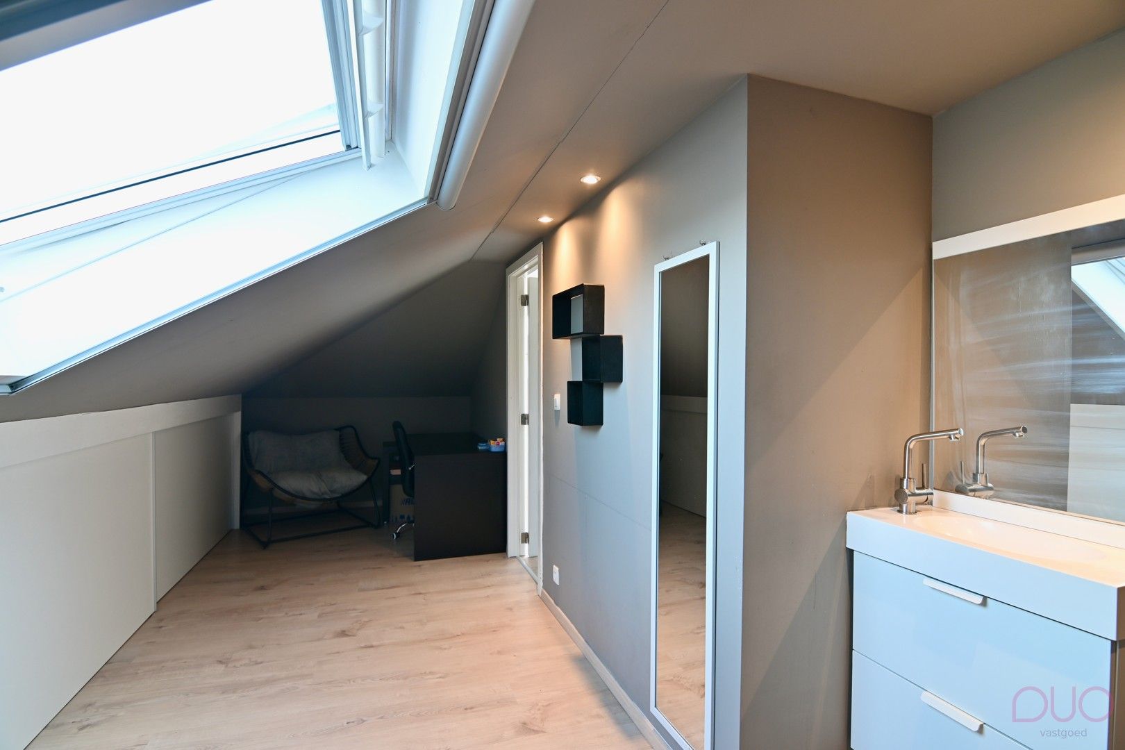 Knappe instapklare villawoning met vijf slaapkamers, verwarmd zwembad op 21a59ca foto 30