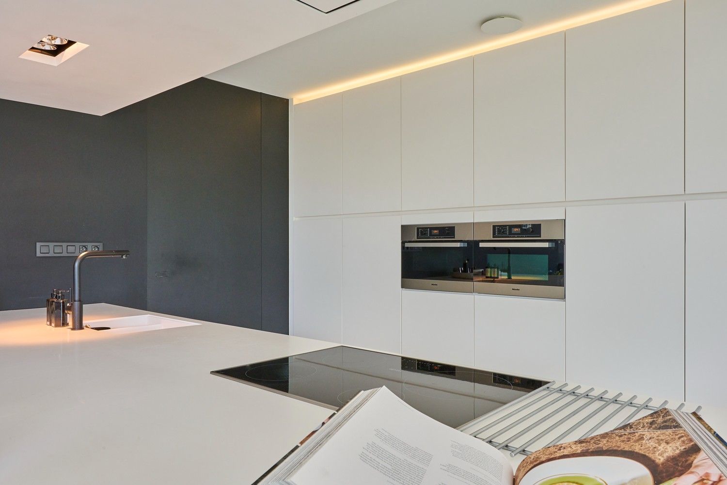 Wonen in pure architectuur - designvilla met super-de-luxe afwerking op fraai gelegen perceel foto 17
