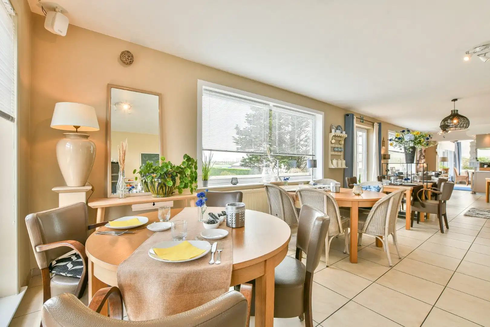 Unieke investeringskans: karaktervol hotel met 18 kamers & woonmogelijkheden te koop!  foto 32