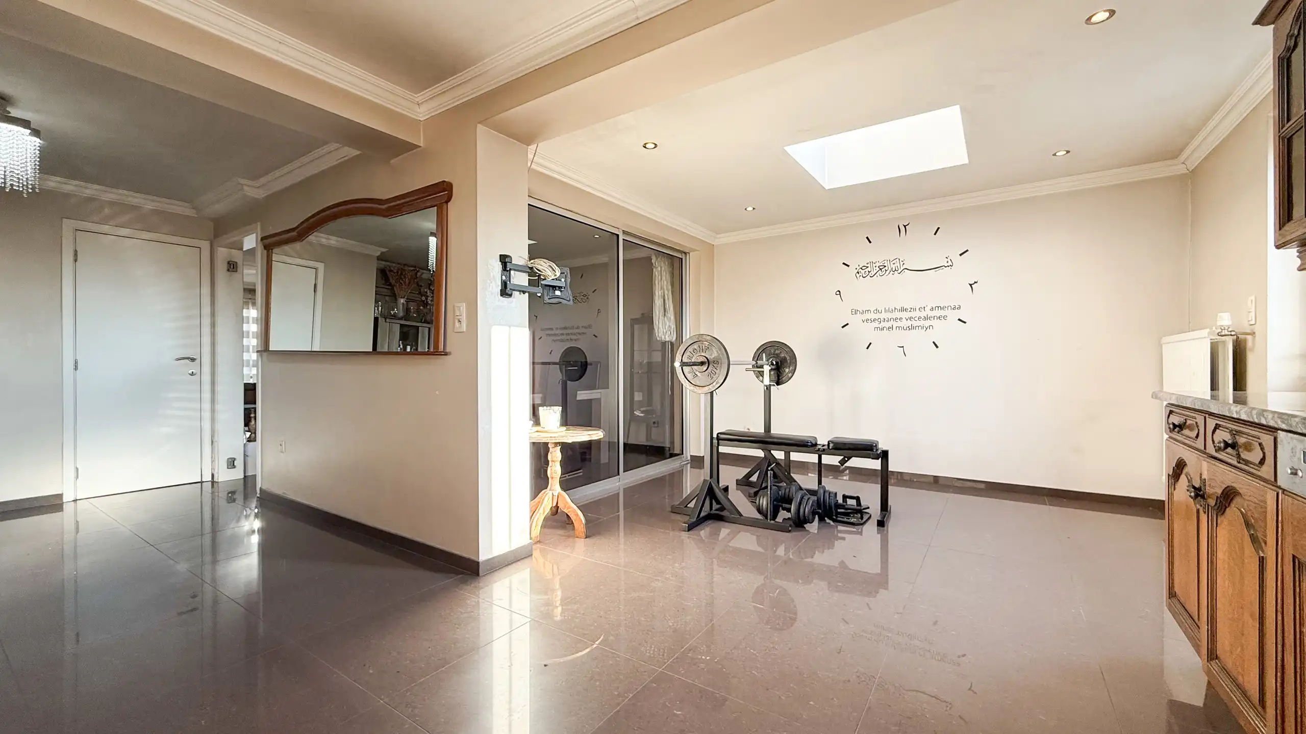 Moderne en gezellige woning met 5 slpkmrs en zonnepanelen! foto 14