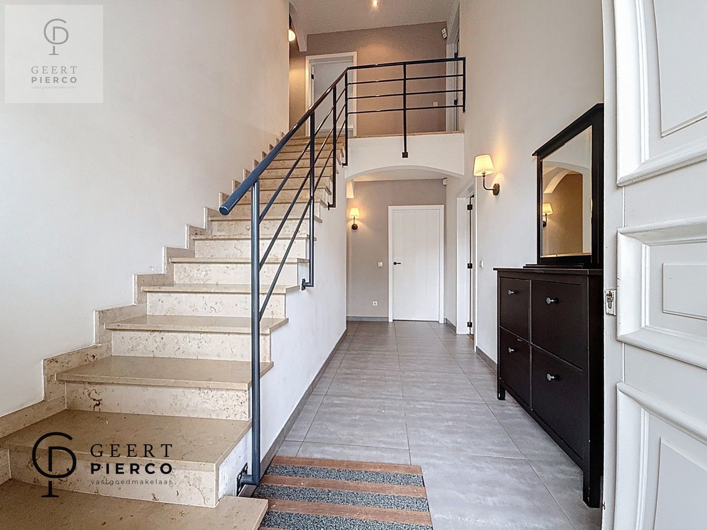 Knappe woning met ruimte foto 2