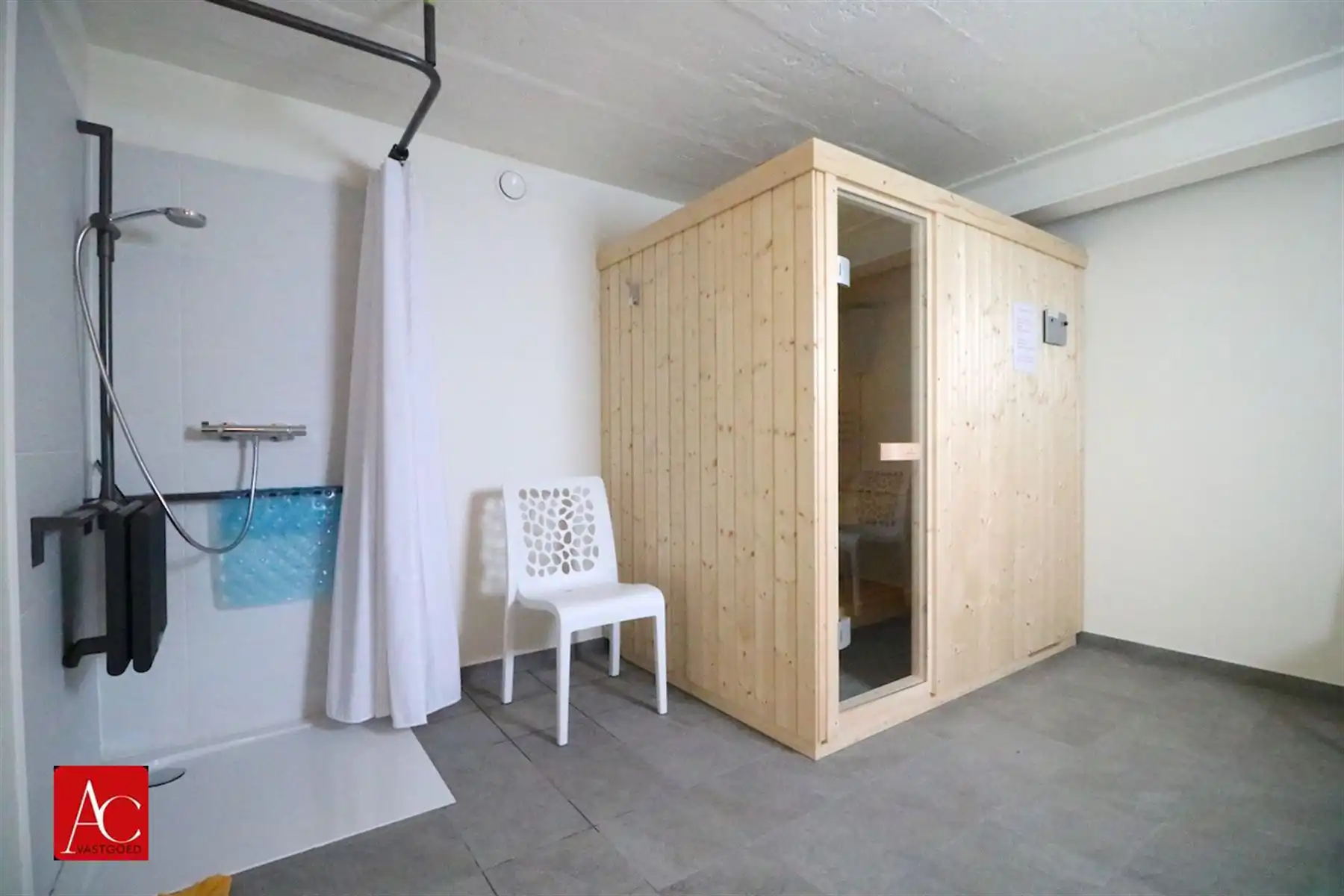 Serviceflat in recent complex met garage foto 12