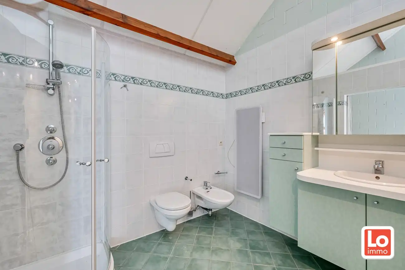 Degelijke open (kangoeroe)woning met inpandige garage en gezellige zuidwest georiënteerde tuin op een rustige locatie nabij het centrum van Lochristi! foto 28