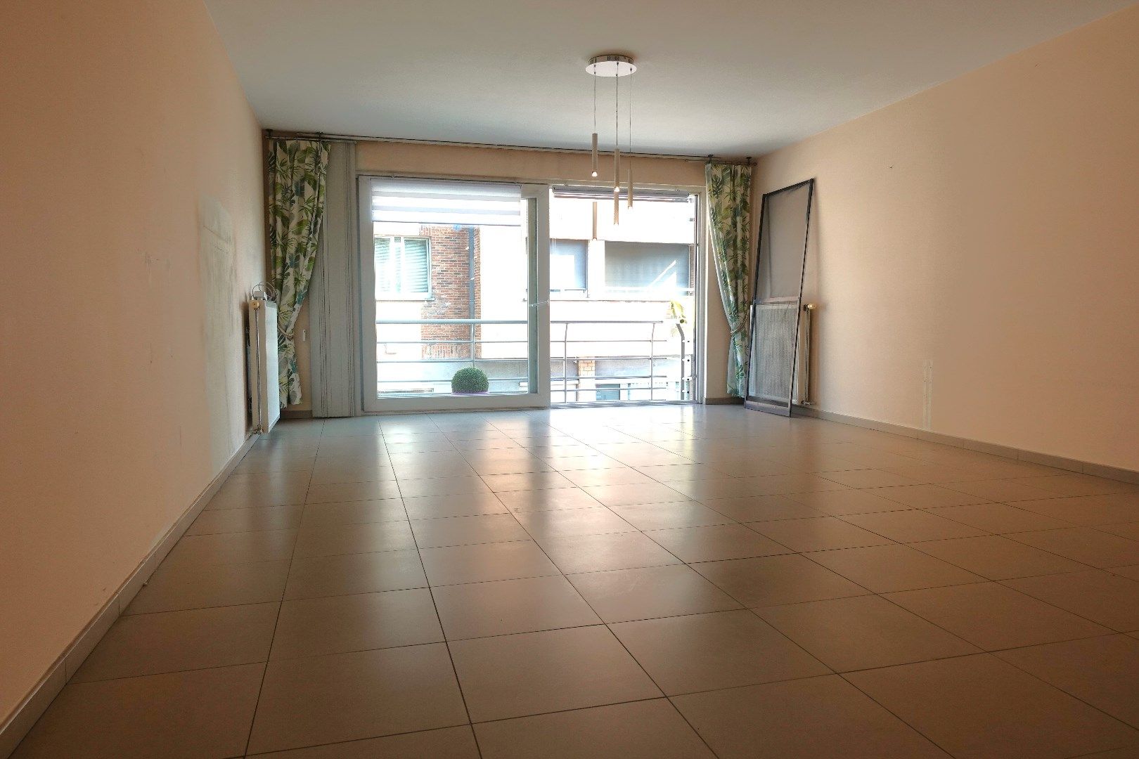 Ruim appartement met 2 slaapkamers te huur in centrum Gistel. foto 4