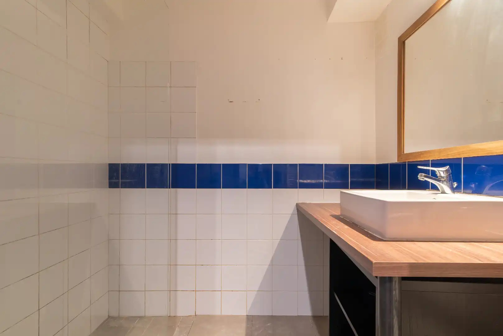 Lichtrijk appartement met panoramisch zeezicht aan de kust foto 9