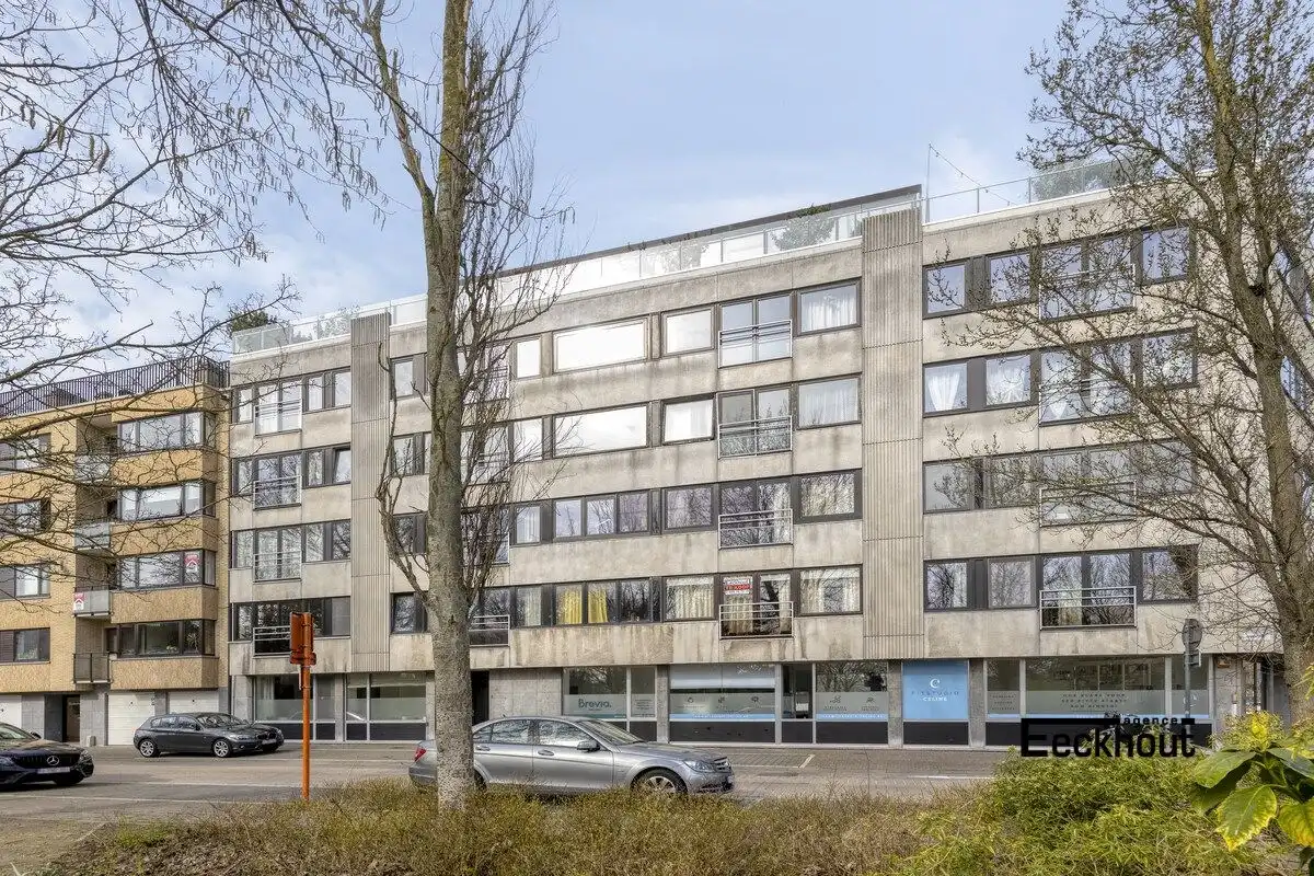 Ruim en zonnig appartement met open zicht en 2 slaapkamers, in het centrum van Oostende, vlakbij jachthaven. foto 3