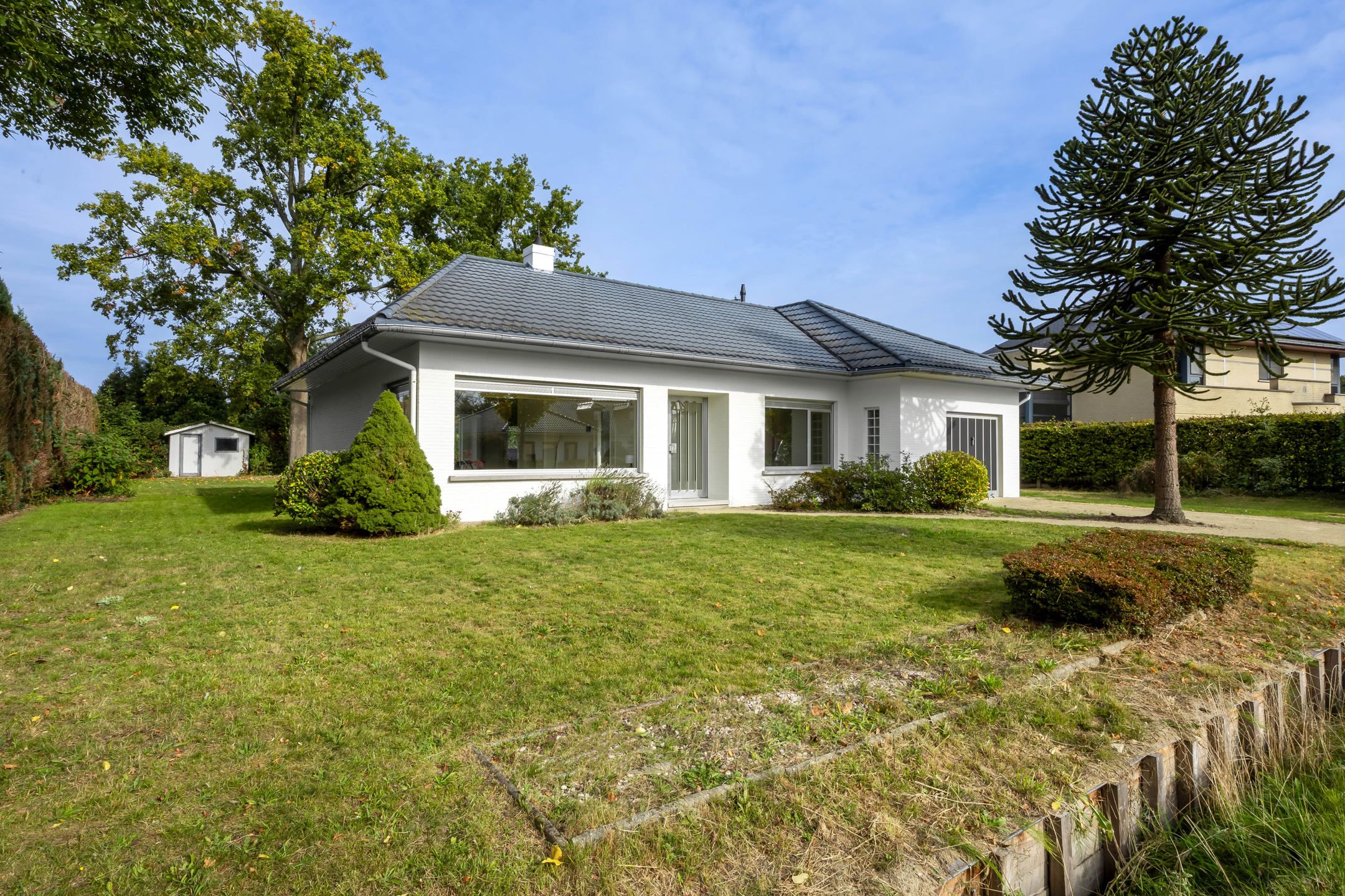 Stijlvol gerenoveerde woning in charmante Bloemenwijk foto 2