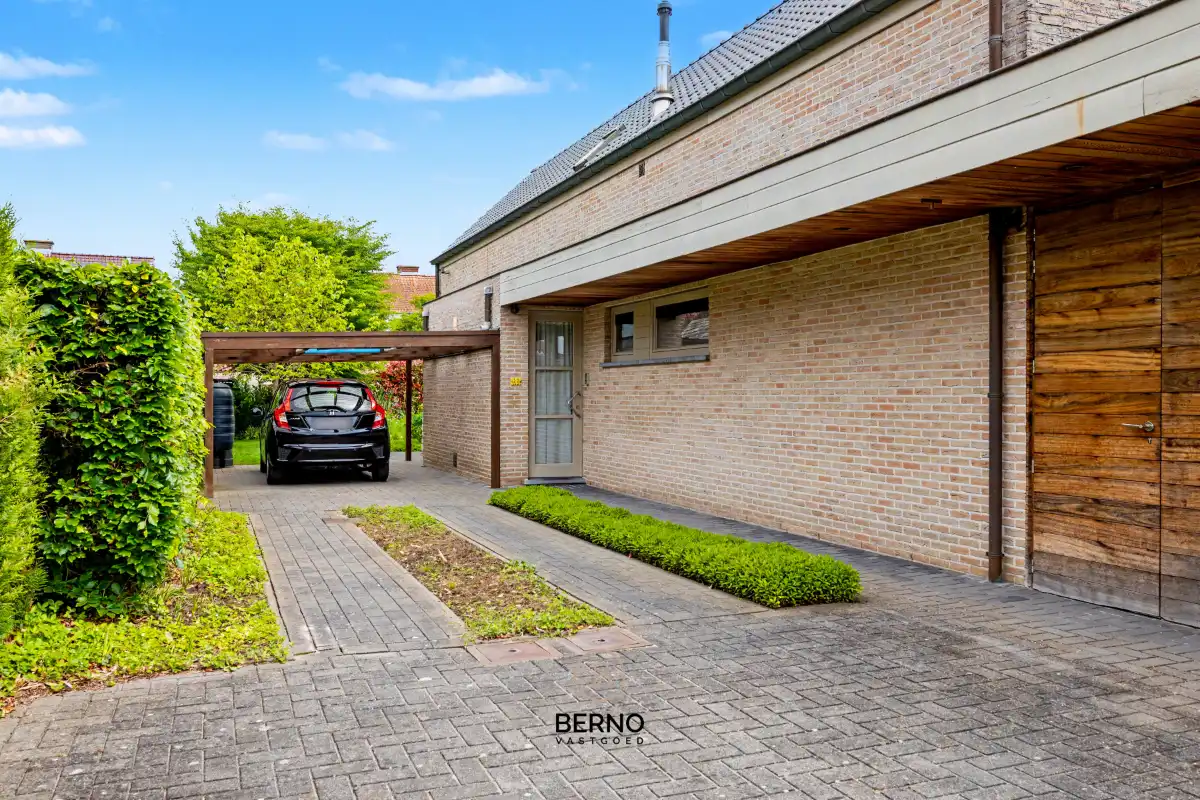 Rustig gelegen open bebouwing met ruime tuin foto 3