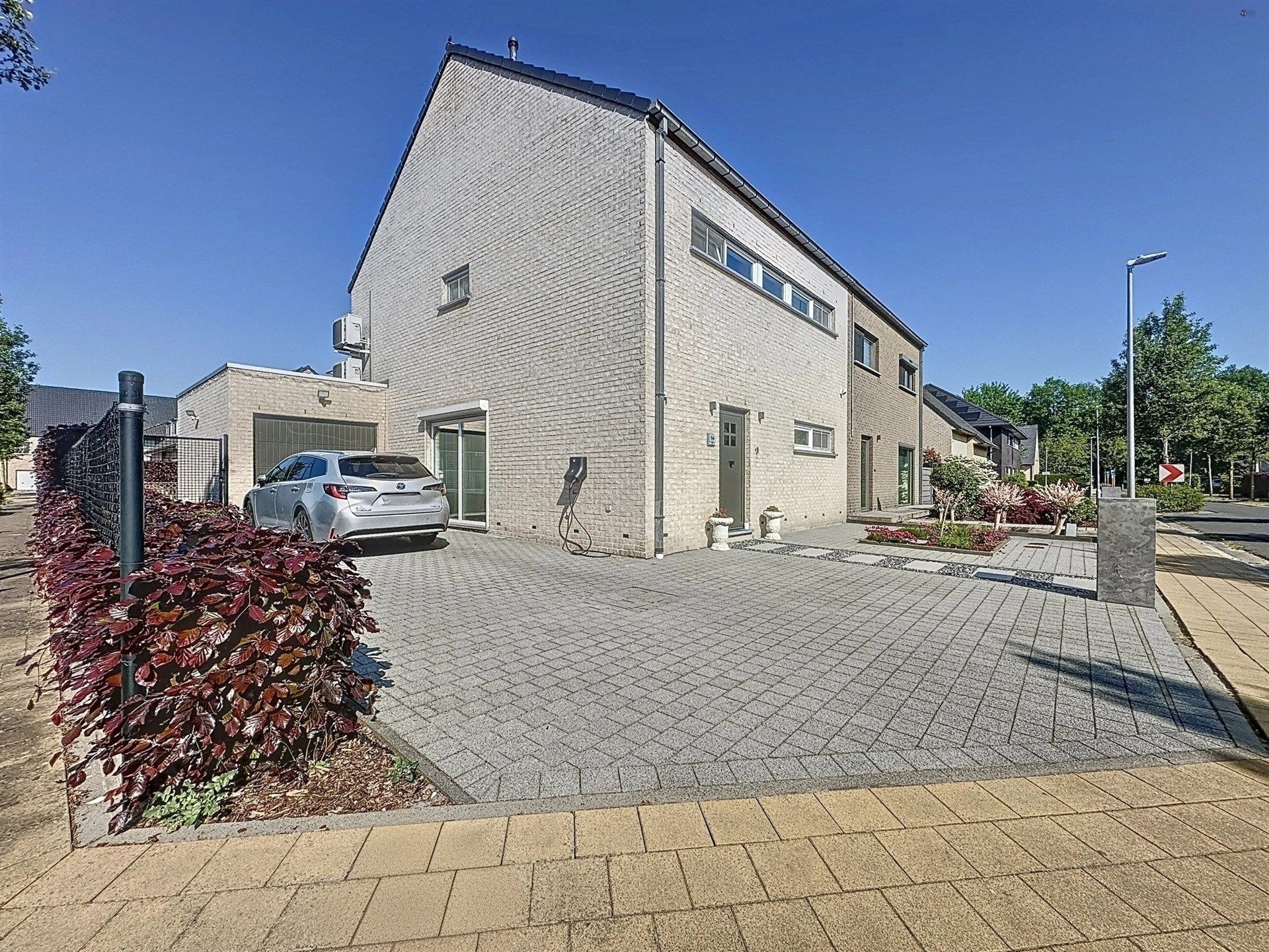 Prachtige half open bebouwing met 4 slaapkamers en garage op perceel van  450 m²  foto 31