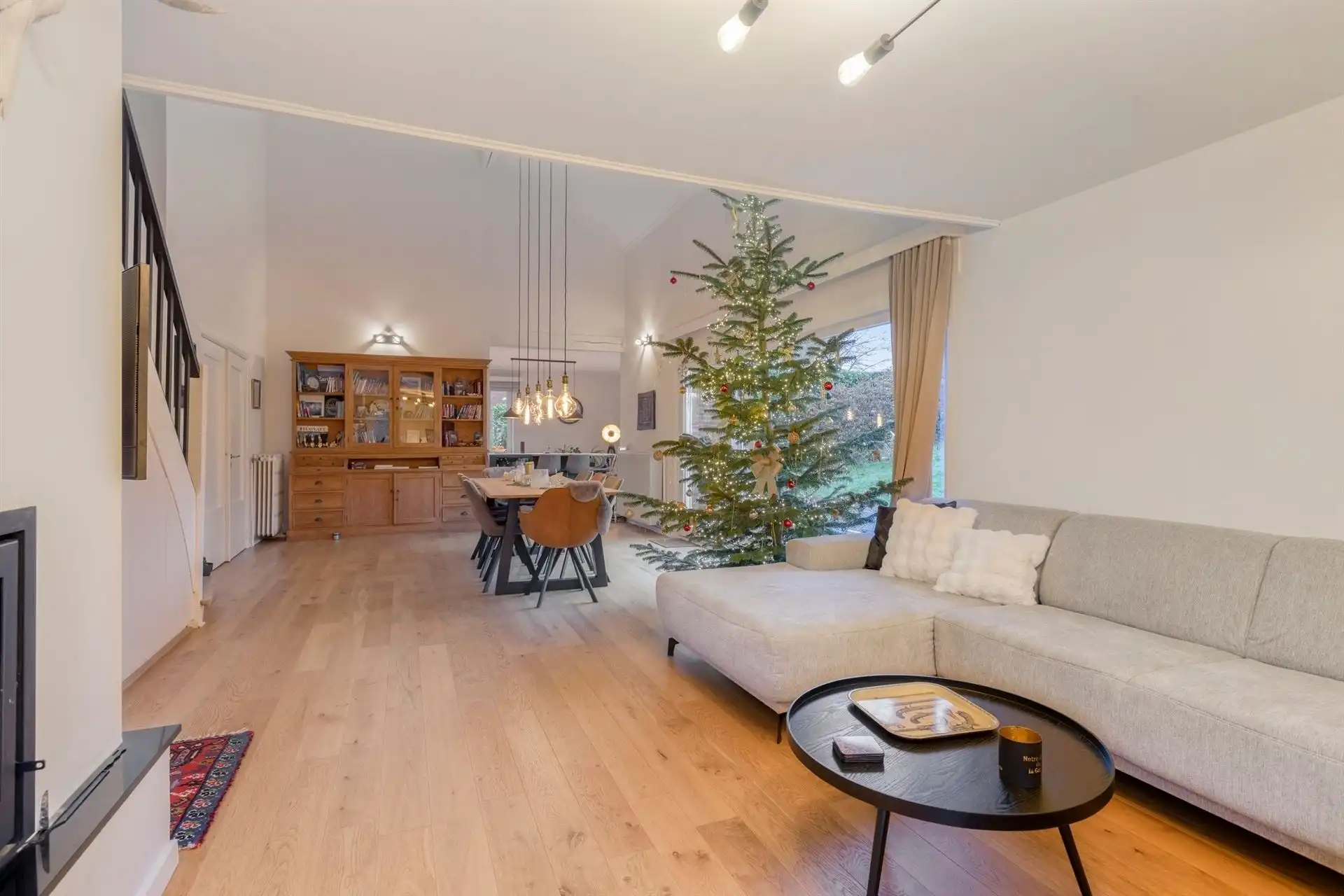 Volledig gerenoveerde hedendaagse villa ±487 m² in de Marnix wijk foto 17