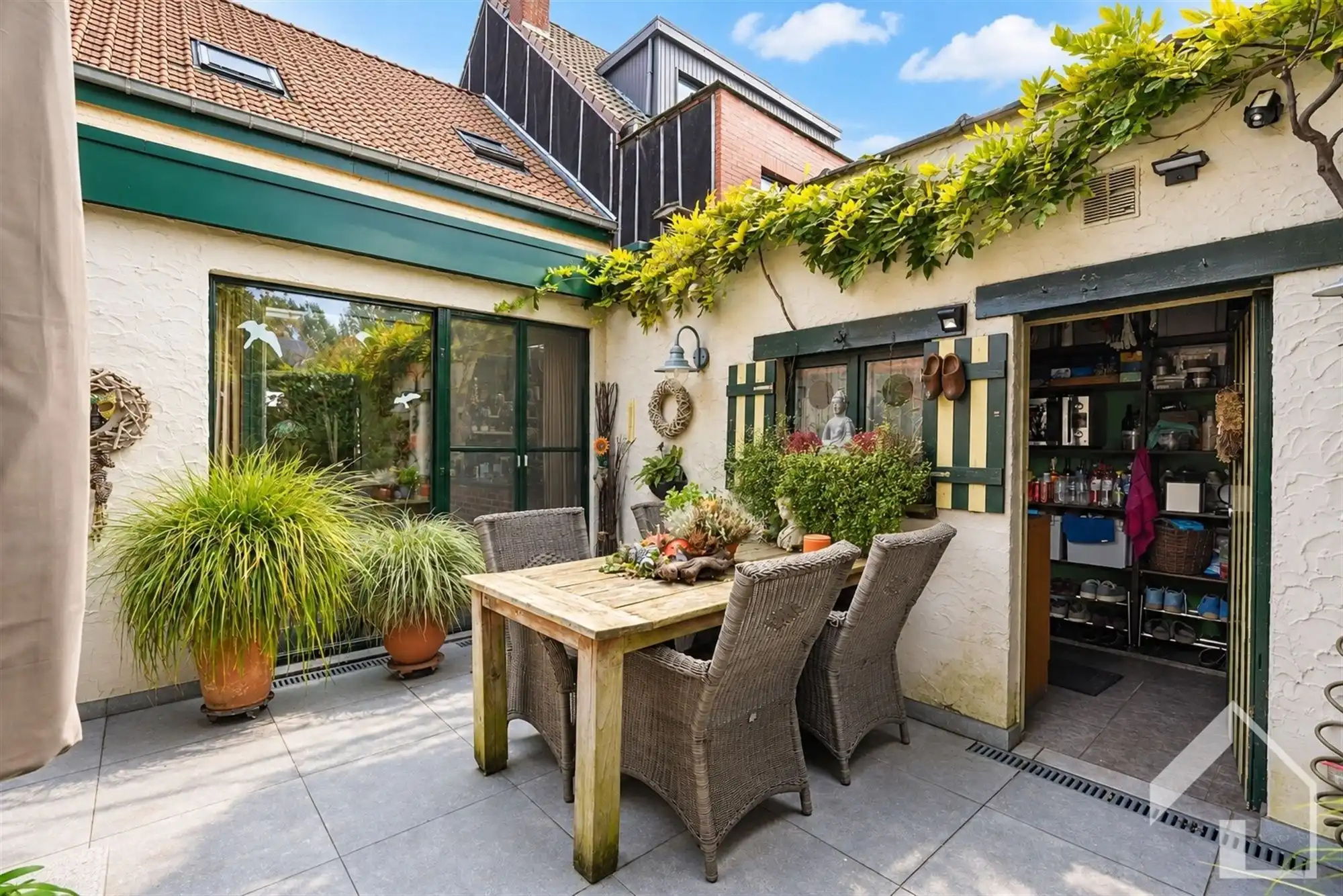 Woonhuis met potentieel, zij-ingang en prachtige tuin foto 12