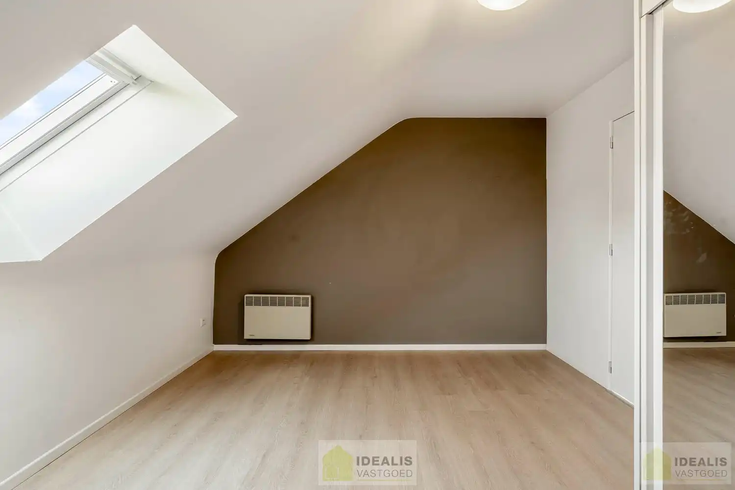 IDEALIS VASTGOED - PRACHTIG GERENOVEERD DUPLEXAPPARTEMENT IN HARTJE HAMONT! foto 45