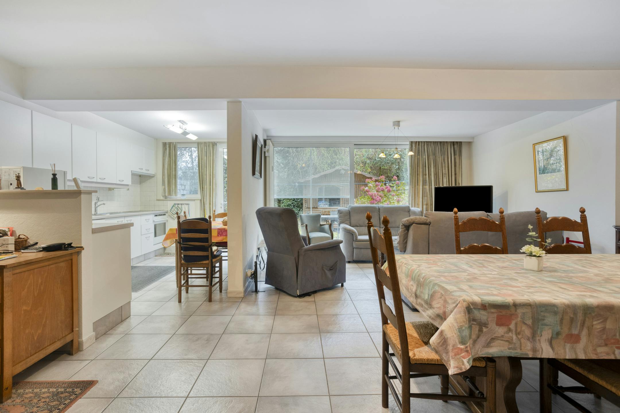 Ruim appartement met 2 slaapkamers te koop in Assebroek  foto 2