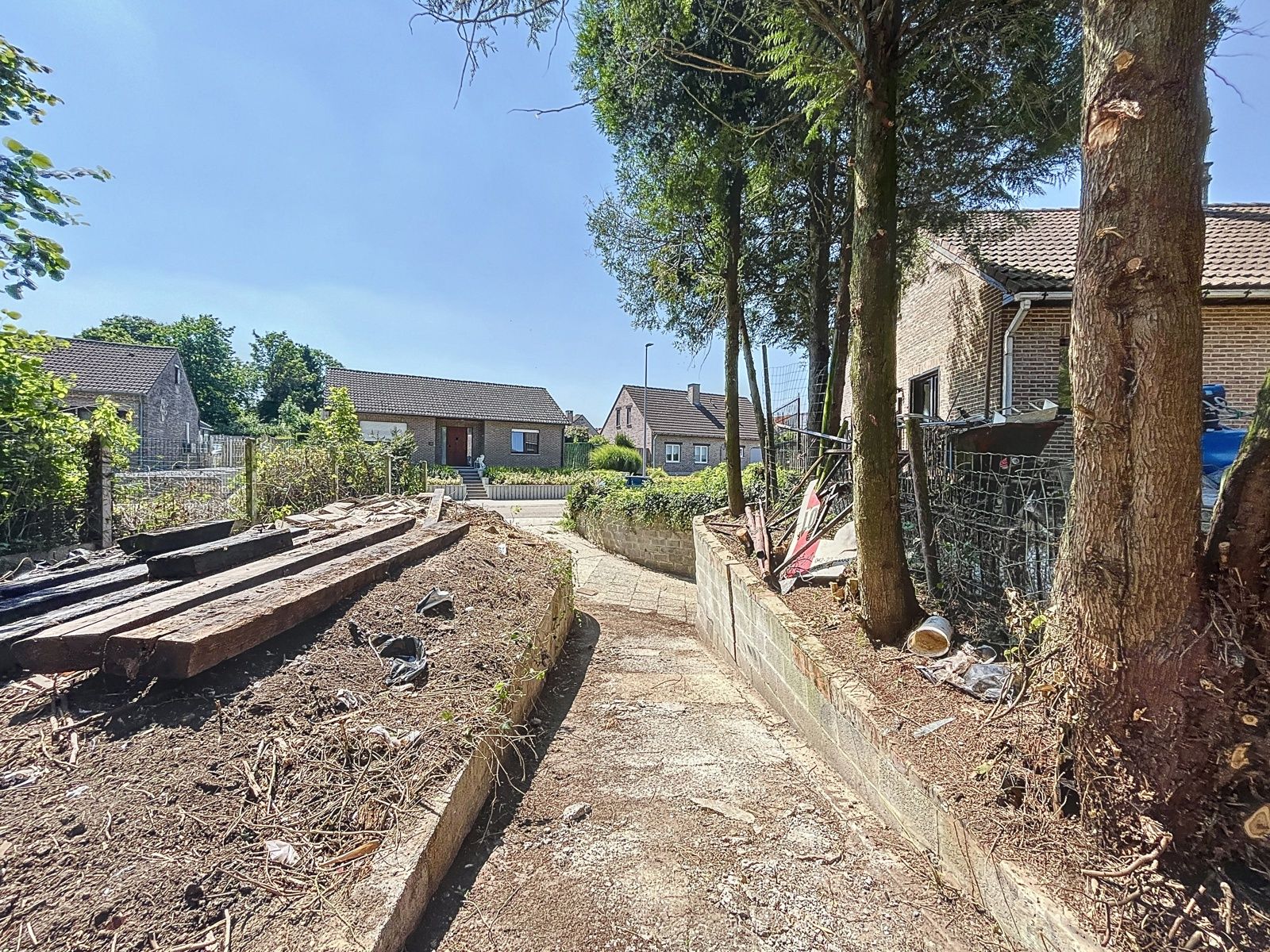 Vrijstaande woning met tuin in een rustige wijk foto 33