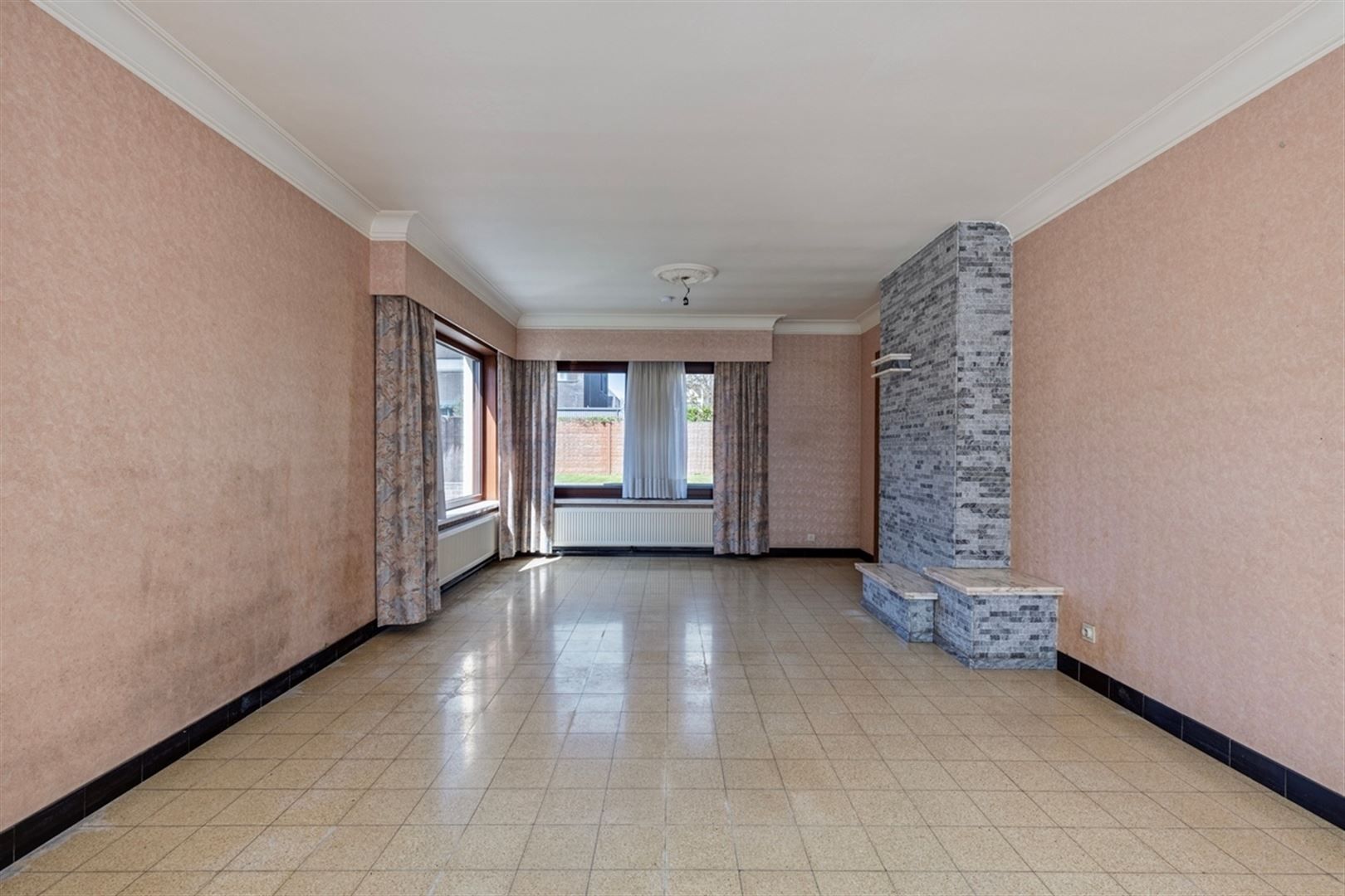 Statige te renoveren woning in Eine foto 5