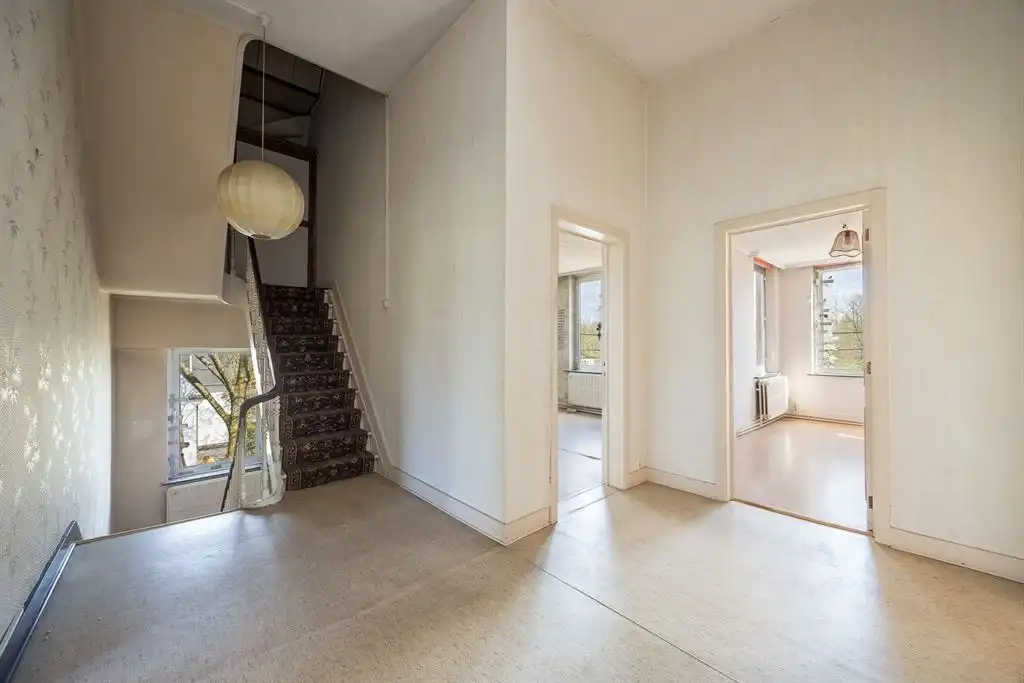 Unieke herenwoning met veel potentieel foto 17