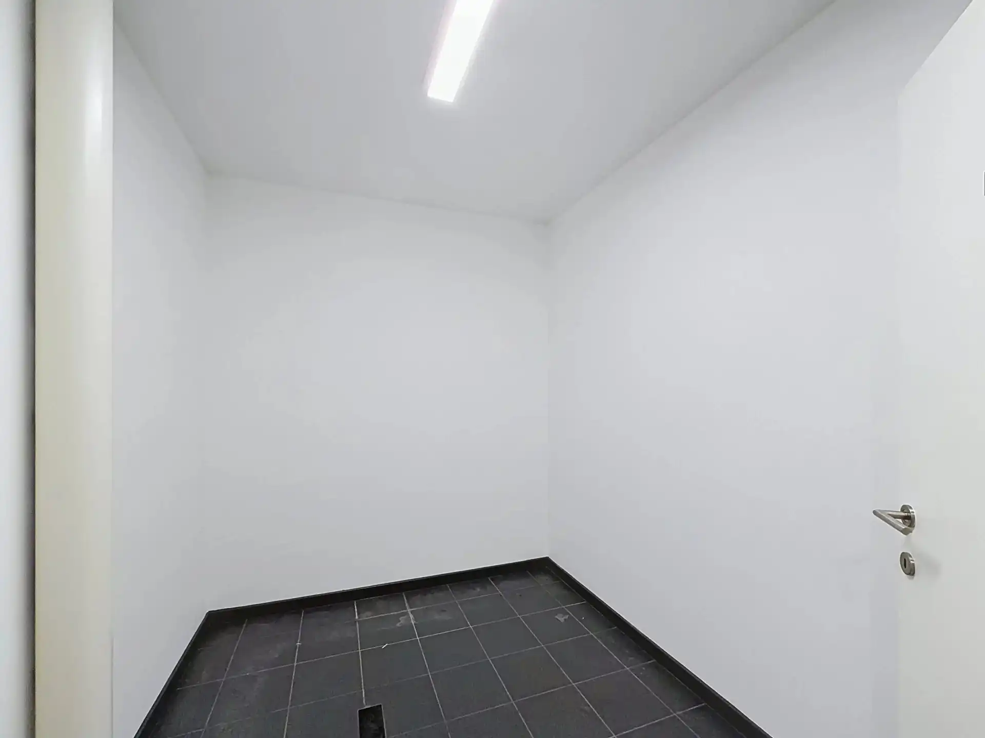 Ruime handels- en praktijkruimte van 170 m² te huur in Mol foto 12