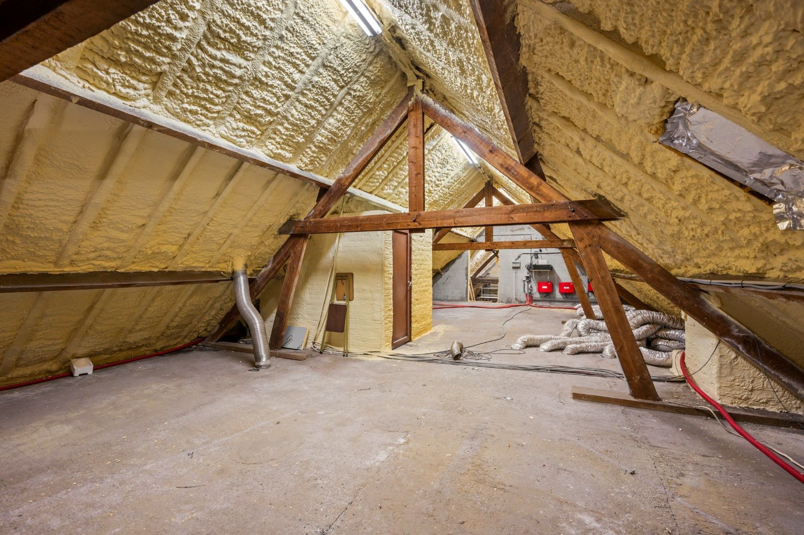 GEBOUW OP 2588M² MET 447M² BEW. OPP., 5 SLPKS, 3 BADKAMERS EN 3 GARAGES AAN DE LEIE foto 25