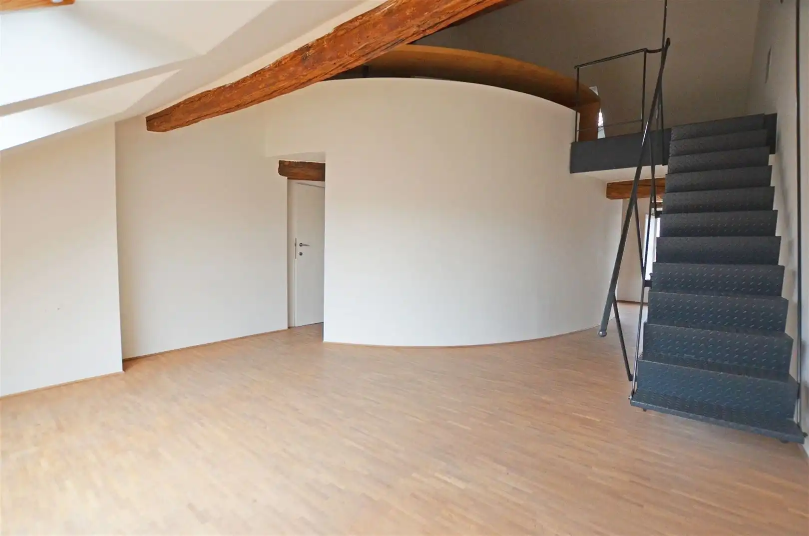Uniek neoclassicistisch herenhuis met handelspand & duplexwoning foto 17