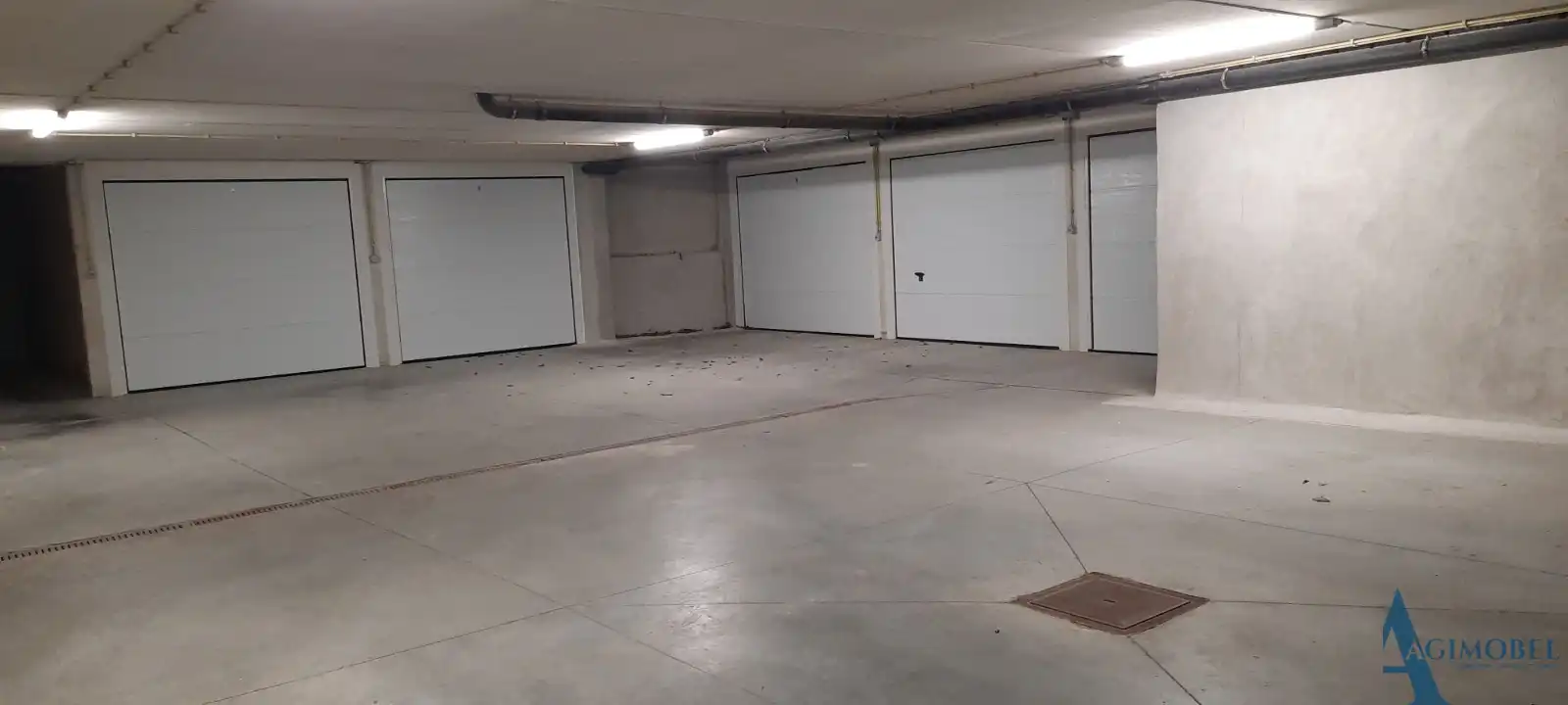 garagebox op niveau -1 -op de P. Parmentierlaan nabij de Zeedijk foto 6