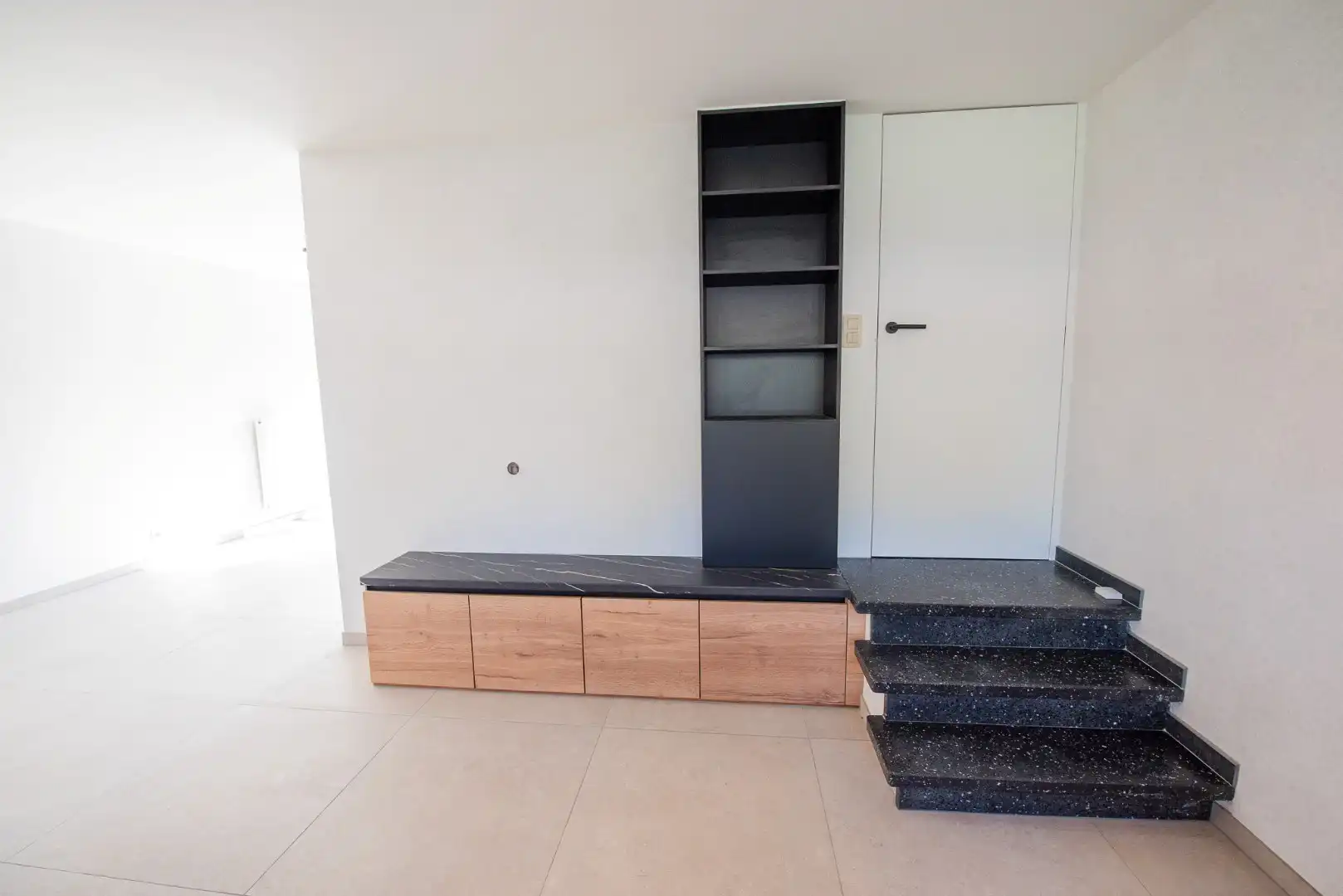 Charmante en gerenoveerde woning te Deinze! foto 4