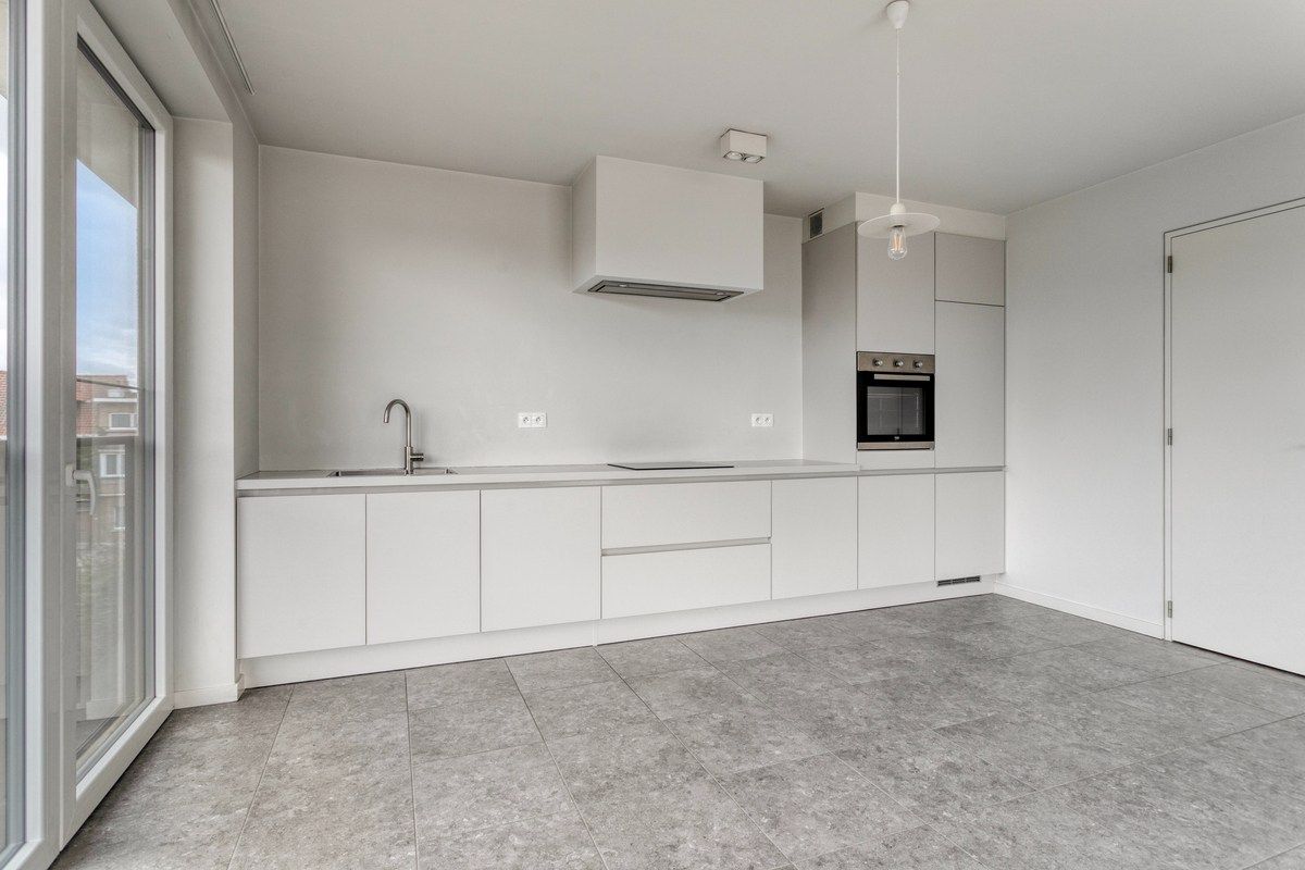 Dit modern afgewerkt appartement bevindt zich op de tweede verdieping van een recente residentie. foto 5