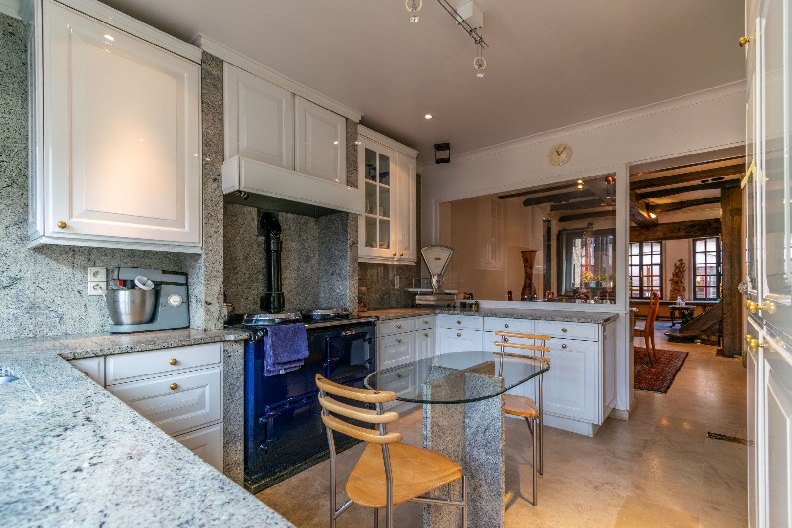 Karaktervol hoogwaardig afgewerkt gebouw met winkelruimte en woonst  foto 6