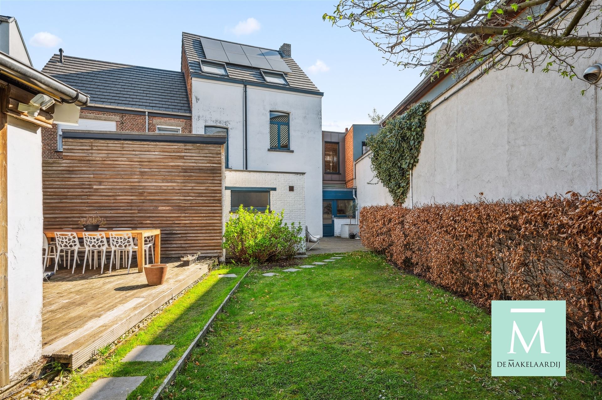 Zeer ruime en charmante woning met fijne tuin en ruime garage foto 4