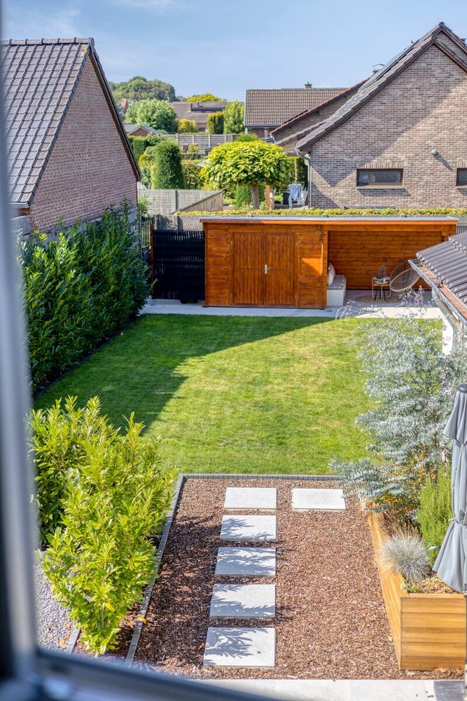 Instapklare, smaakvol gerenoveerde woning op een steenworp van het centrum van Lanaken. foto 23