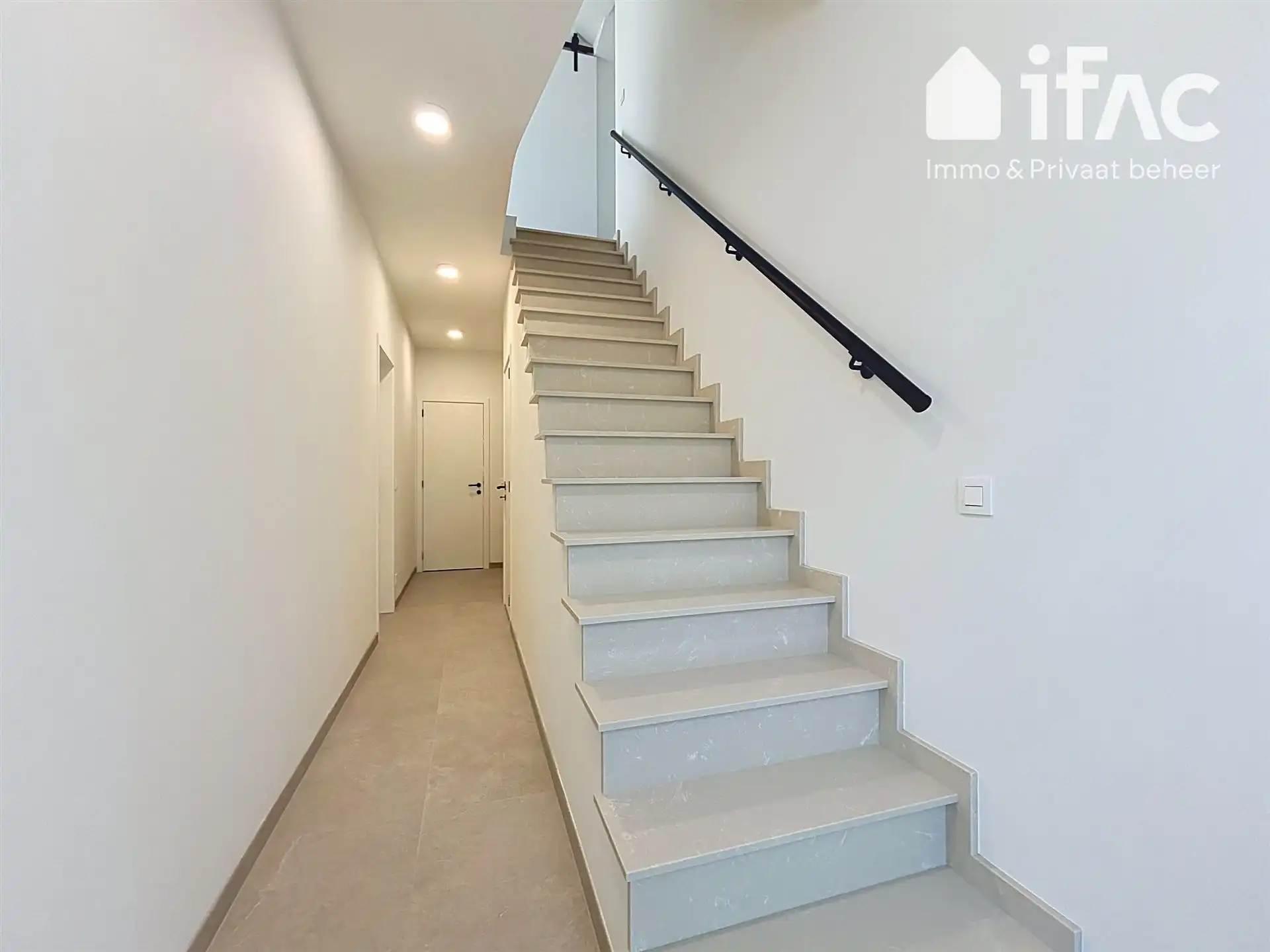 Rustig gelegen volledig gerenoveerde woning foto 3