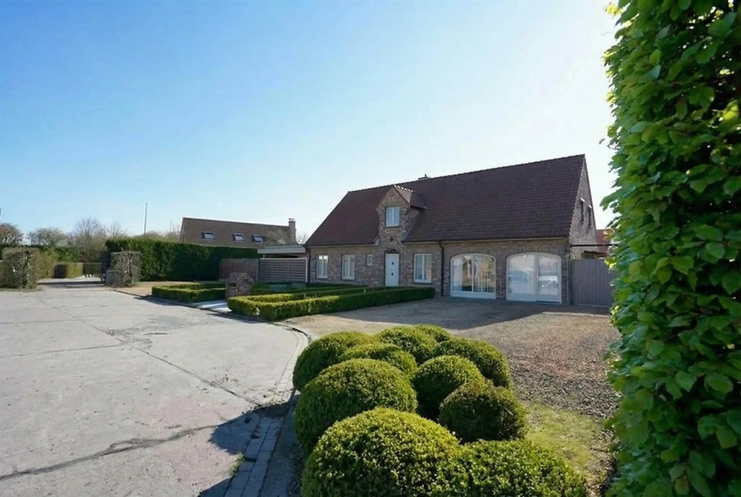 Ruime villa op 1.617 m² met kantoor/praktijk aan huis foto 5