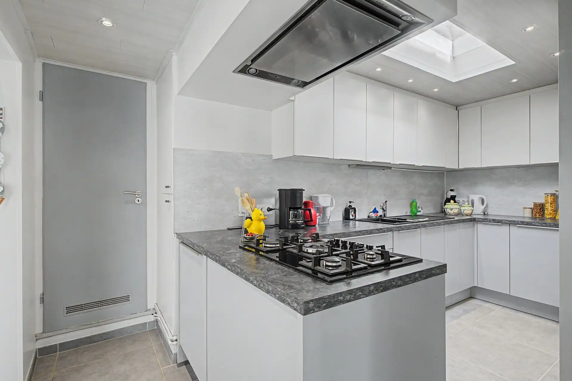 Instapklare halfopen bebouwing met 2 slaapkamers en garage nabij centrum Uitbergen foto 5