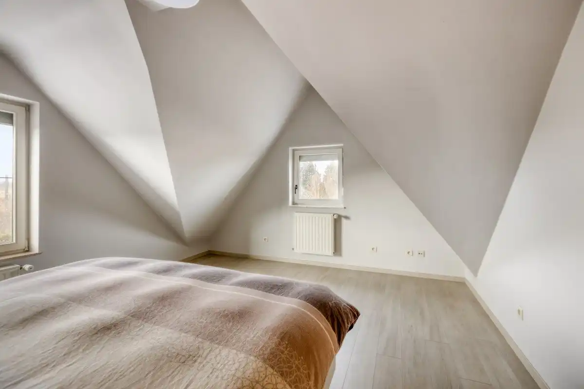 Instapklare villa met 3 slaapkamers, kantoor en garages foto 23