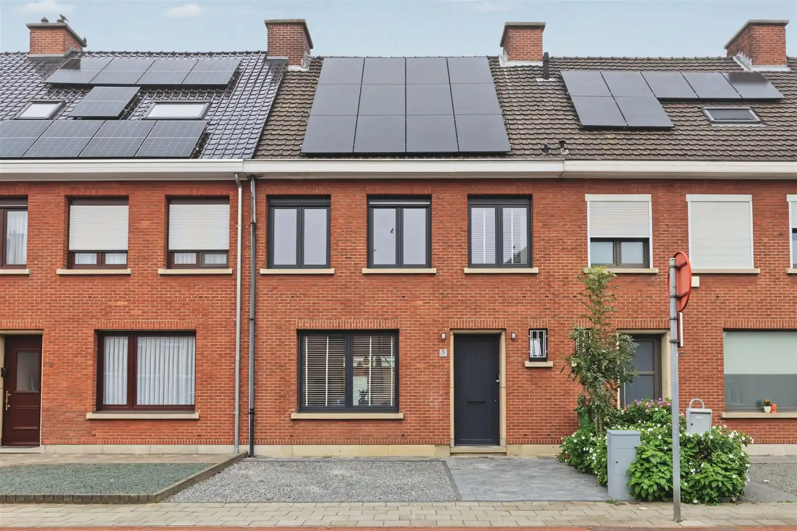Energiezuinige en gerenoveerde woning in wijk Schoonbroek  foto {{pictureIndex}}