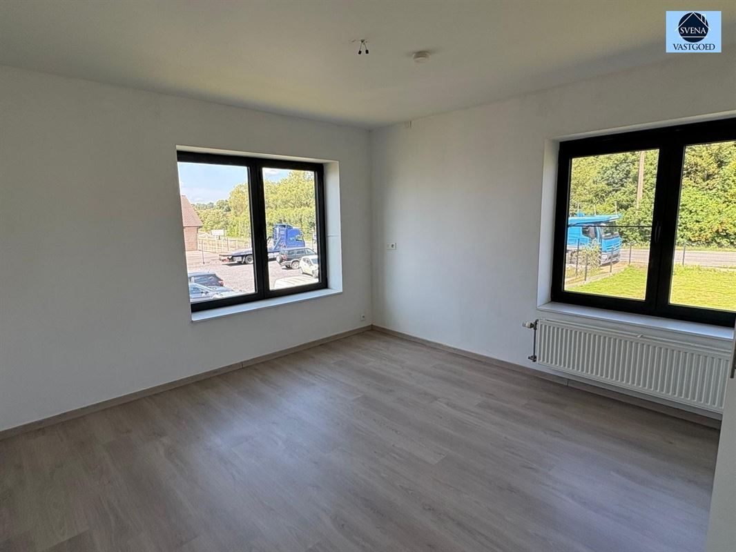 APPARTEMENT MET MAGAZIJN GELEGEN IN KMO ZONE foto 11