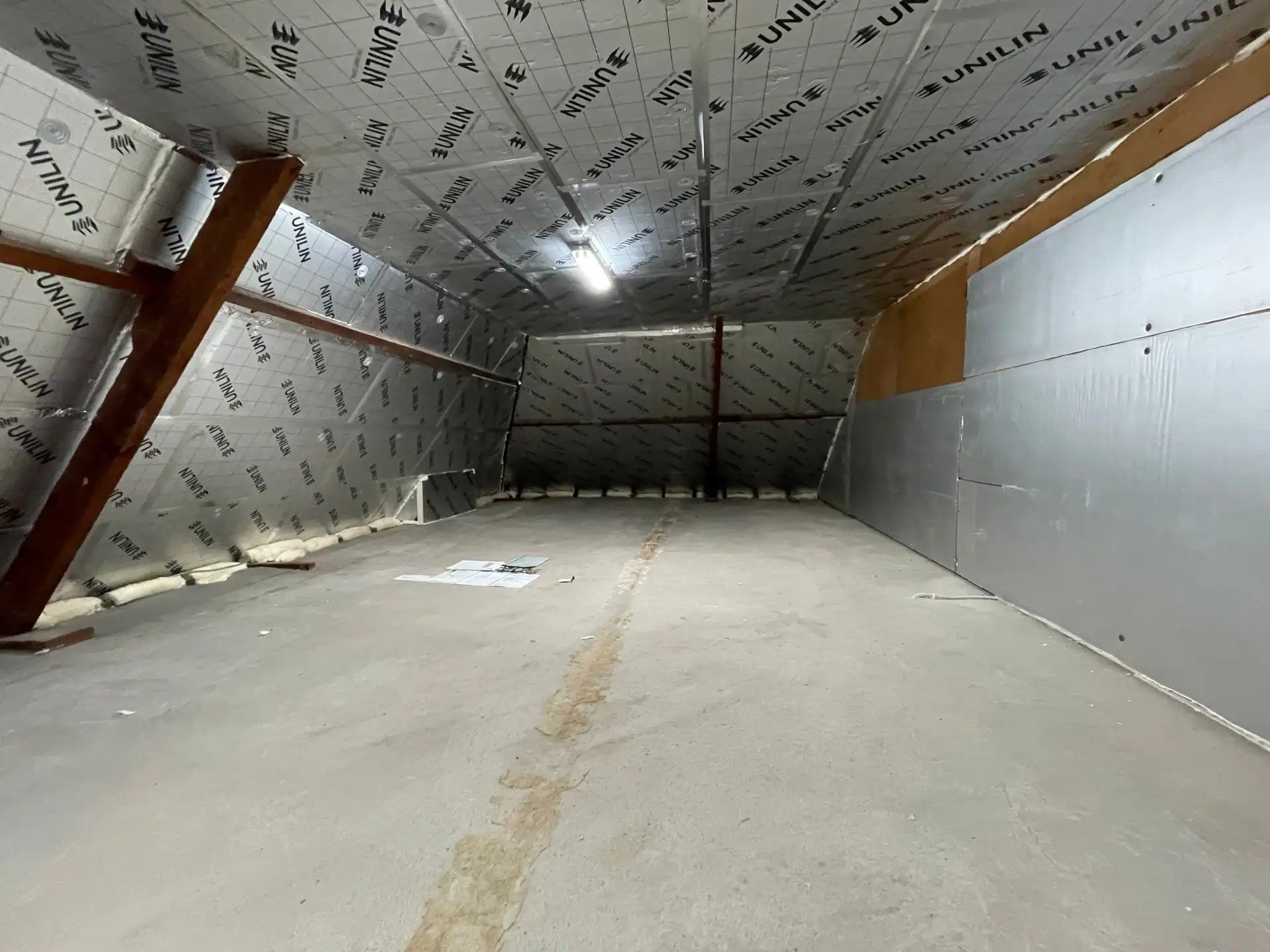 Gunstig gelegen totaal gerenoveerde woning met ruim magazijn. foto 27