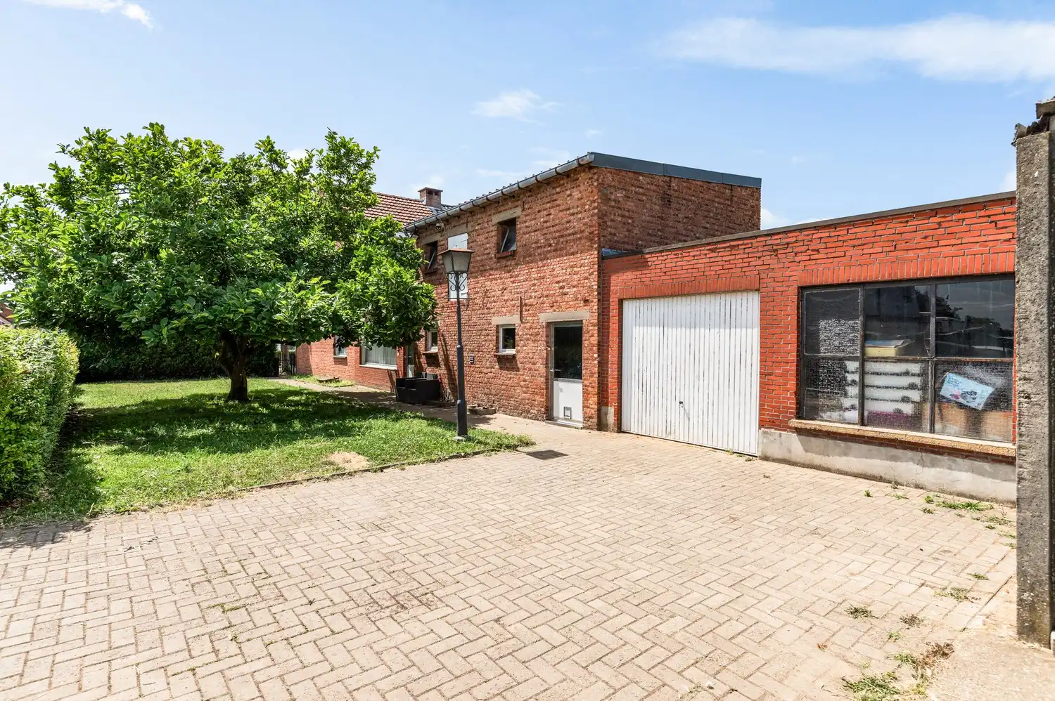 Te renoveren woning met veel potentieel in Ranst! foto 16